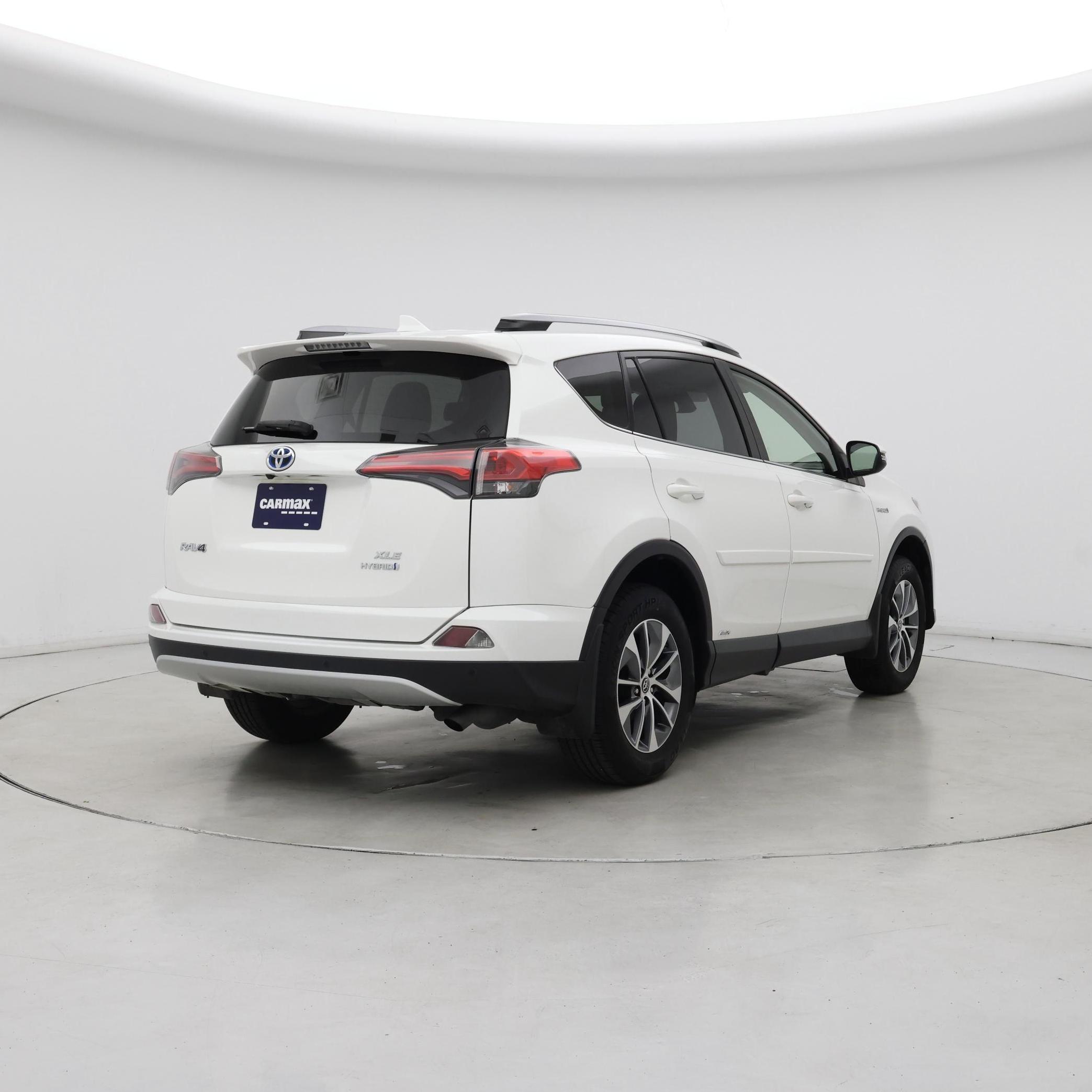 Thumbnail: 2018 Toyota RAV4 - 8