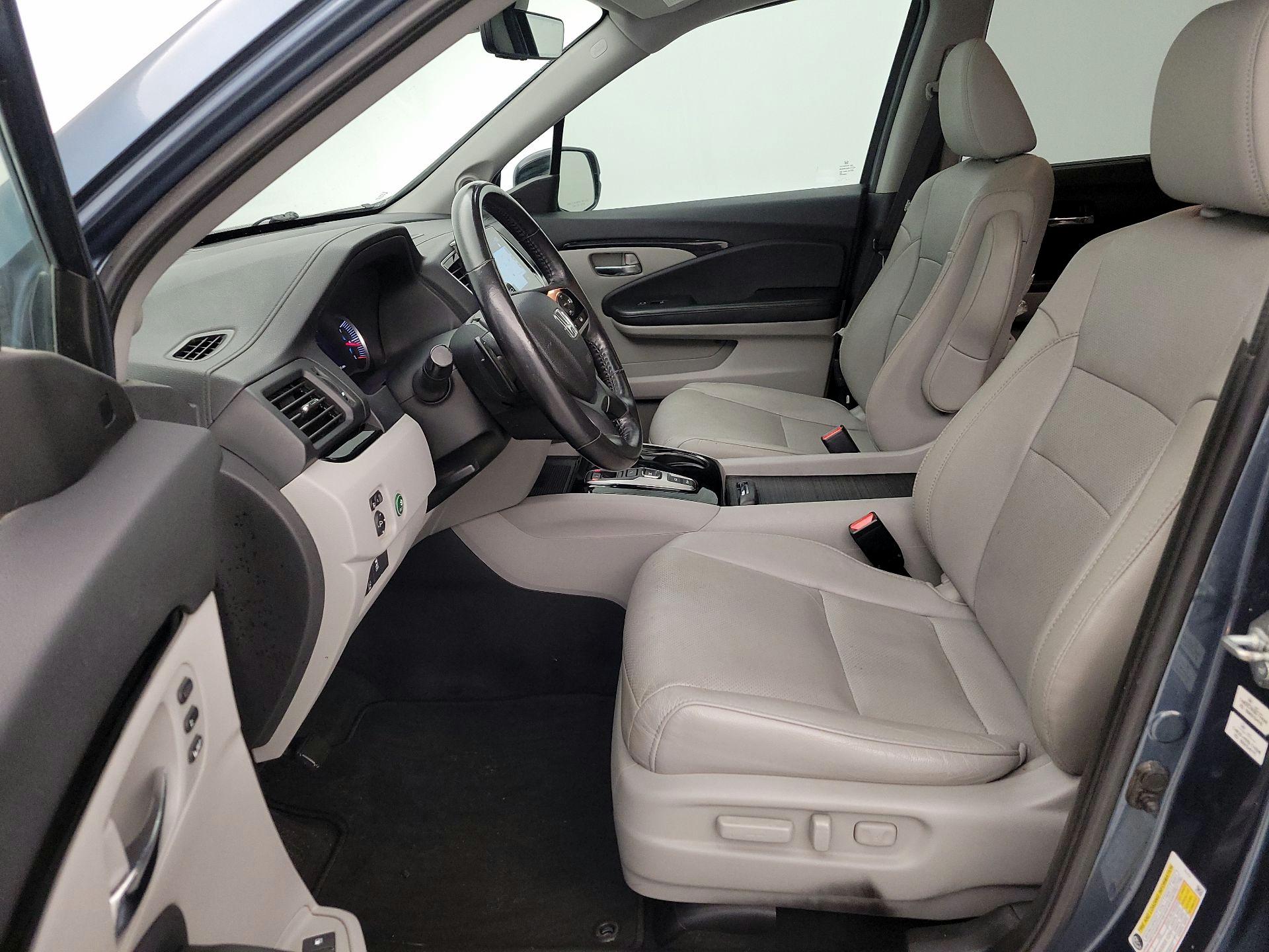 Thumbnail: 2019 Honda Pilot - 11