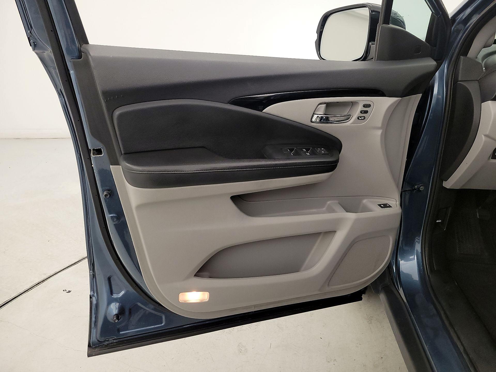 Thumbnail: 2019 Honda Pilot - 12