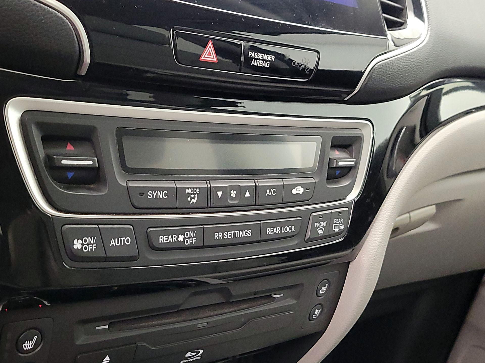 Thumbnail: 2019 Honda Pilot - 17