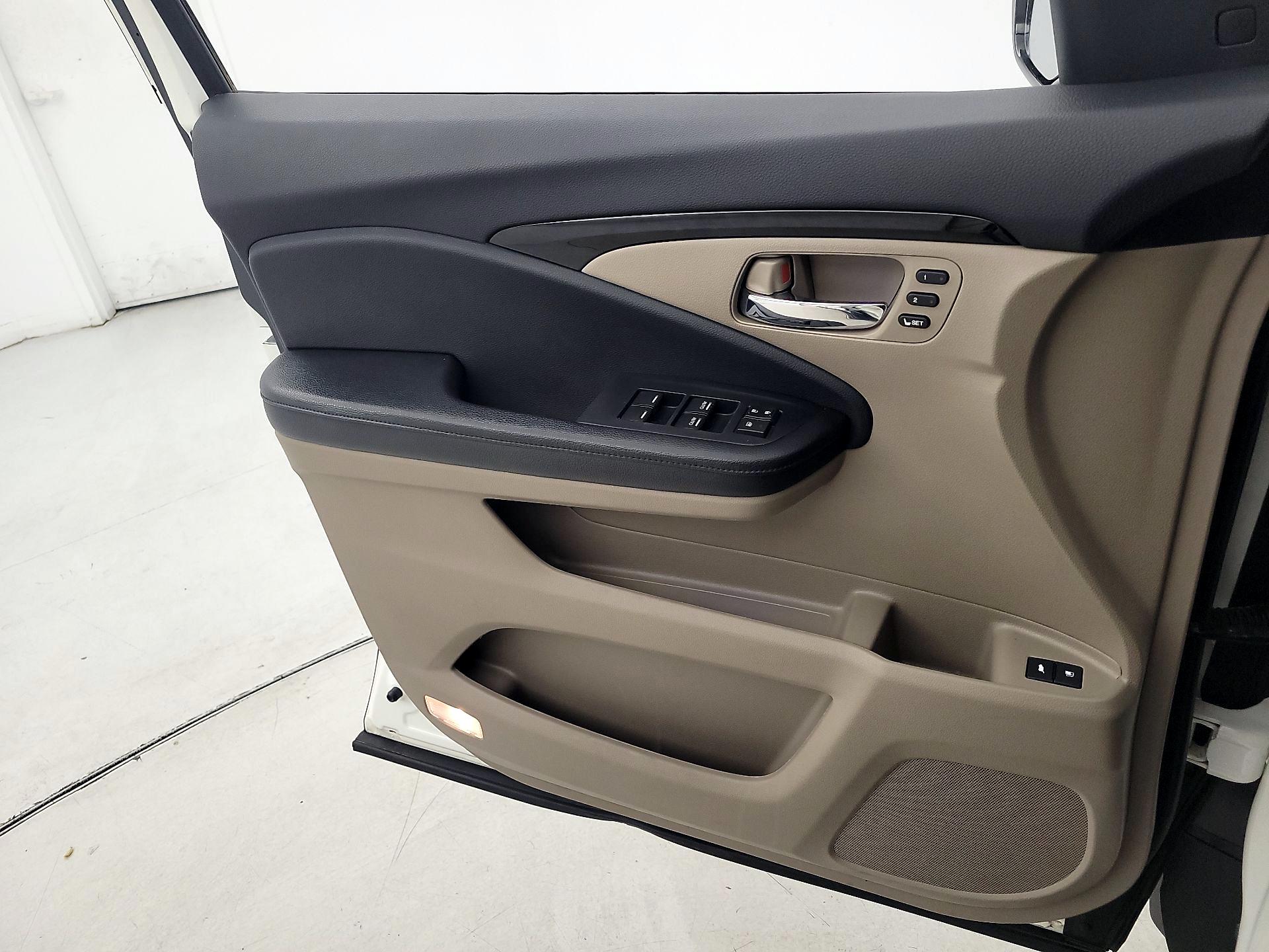 Thumbnail: 2018 Honda Pilot - 12