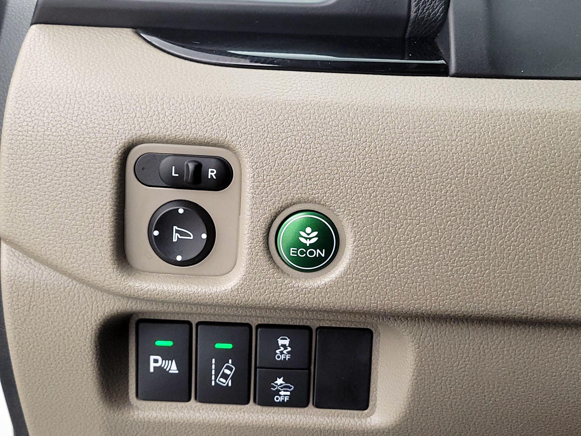 Thumbnail: 2018 Honda Pilot - 13