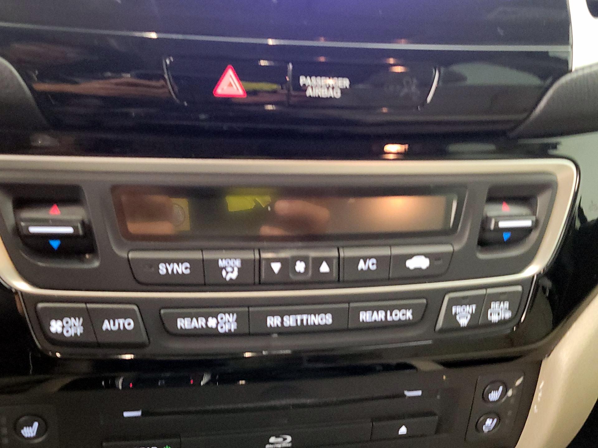 Thumbnail: 2018 Honda Pilot - 16