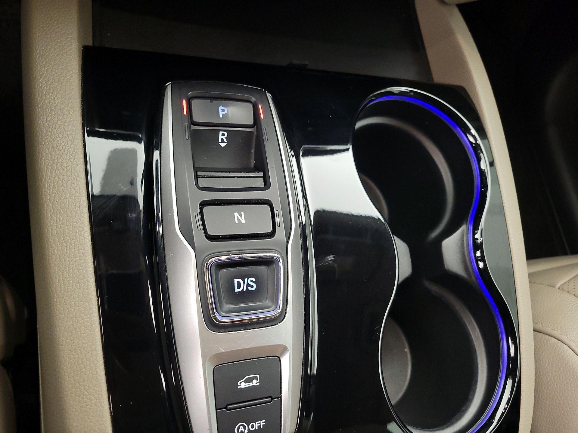 Thumbnail: 2018 Honda Pilot - 17