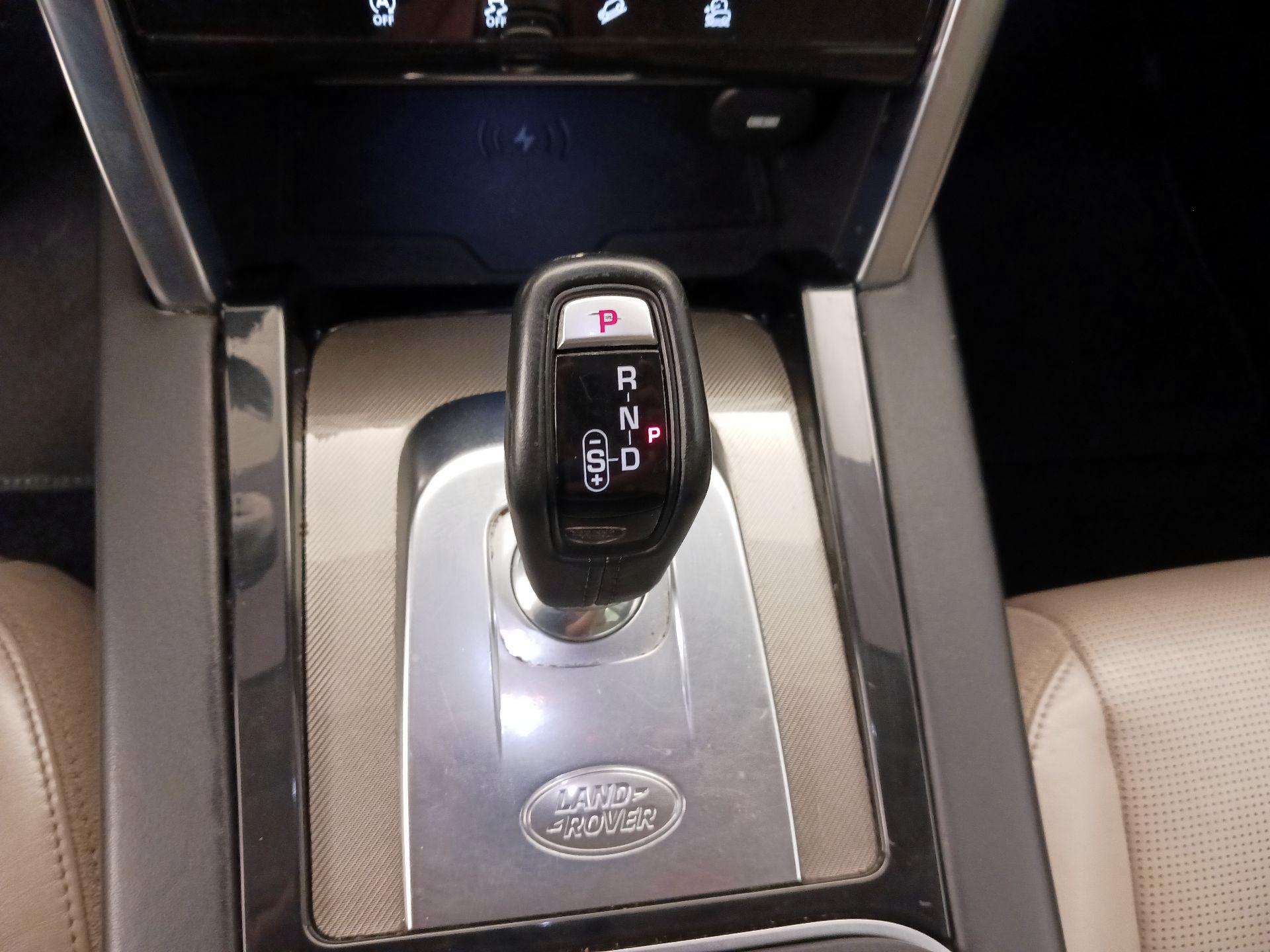 Thumbnail: 2020 Land Rover Discovery Sport - 18