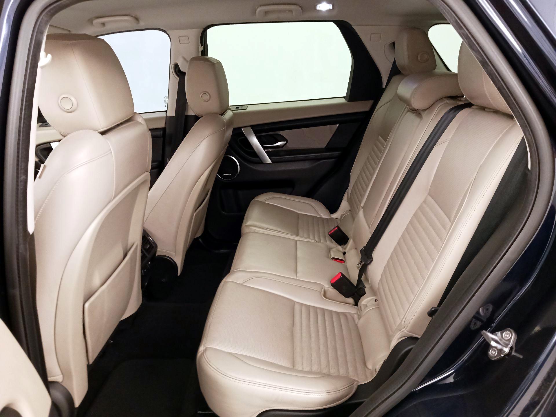 Thumbnail: 2020 Land Rover Discovery Sport - 20