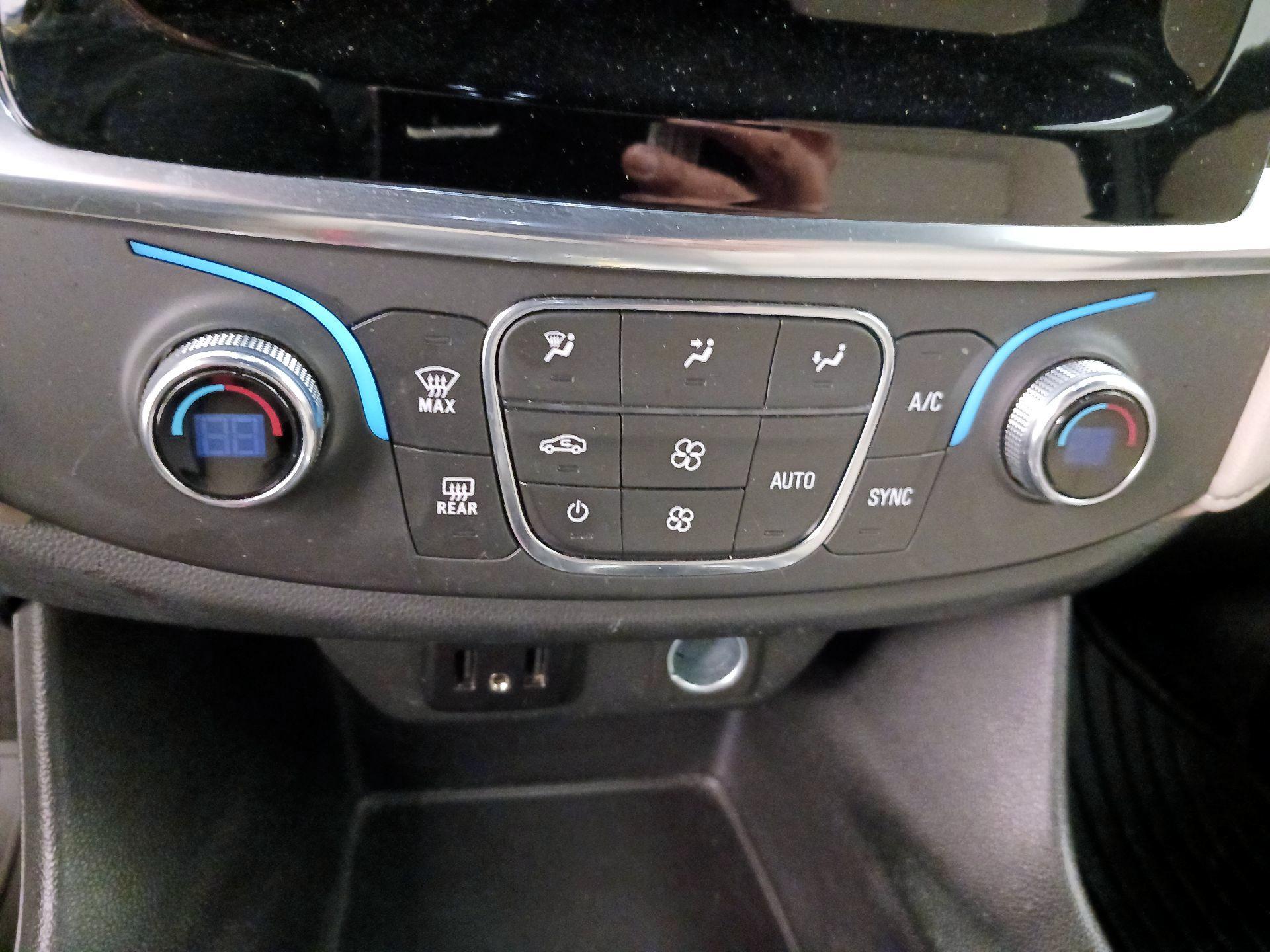 Thumbnail: 2023 Chevrolet Traverse - 16