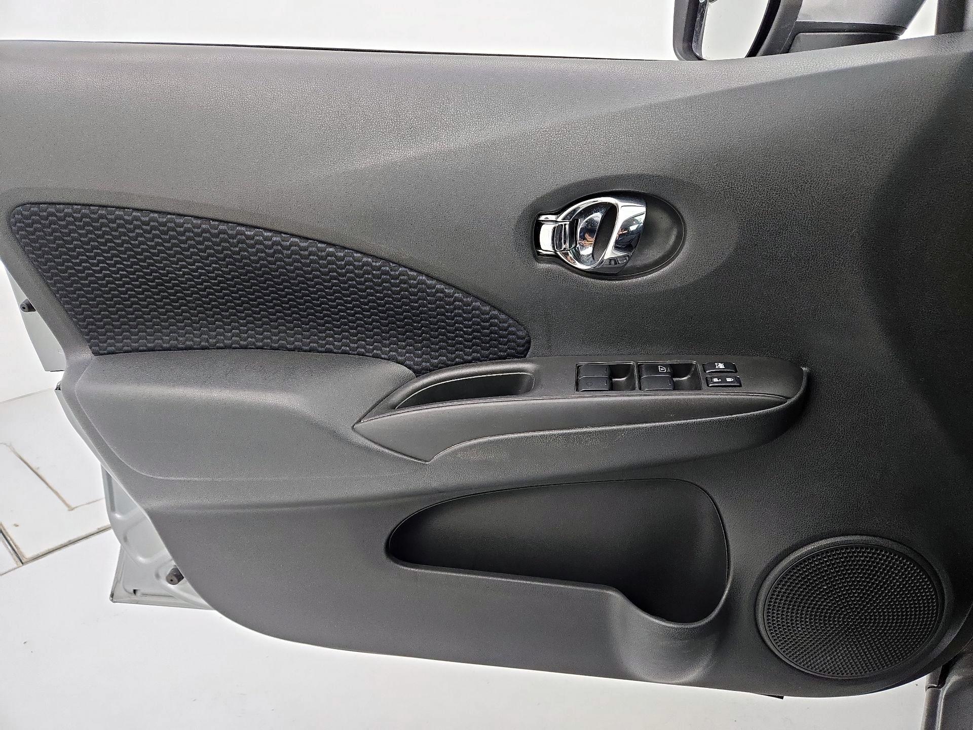 Thumbnail: 2015 Nissan Versa Note - 12