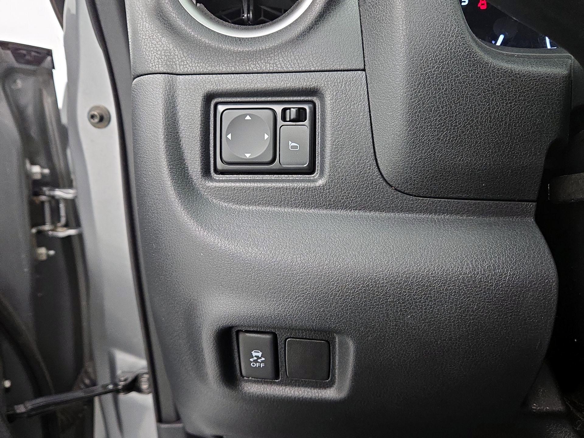 Thumbnail: 2015 Nissan Versa Note - 13