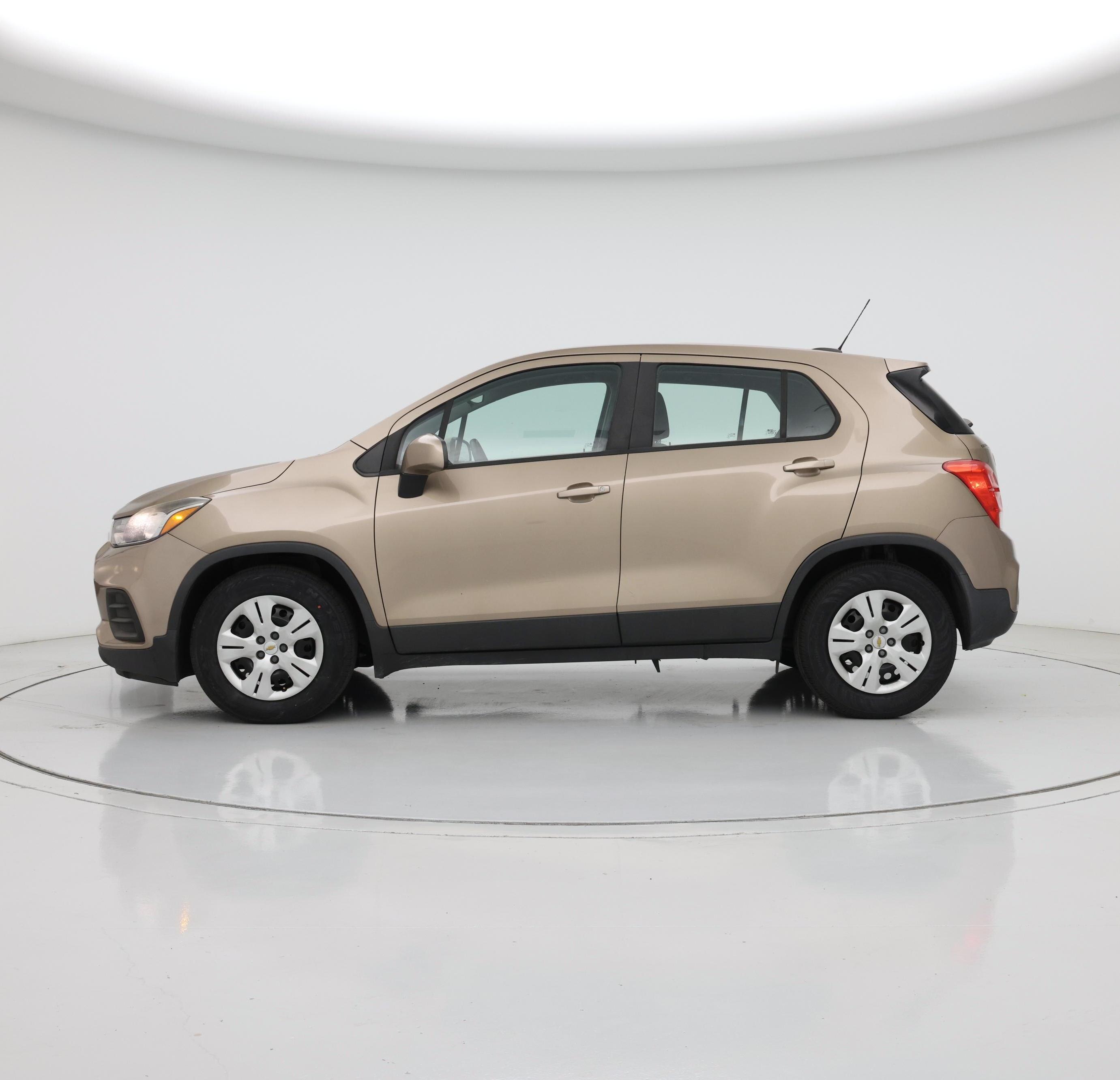 Thumbnail: 2018 Chevrolet Trax - 3