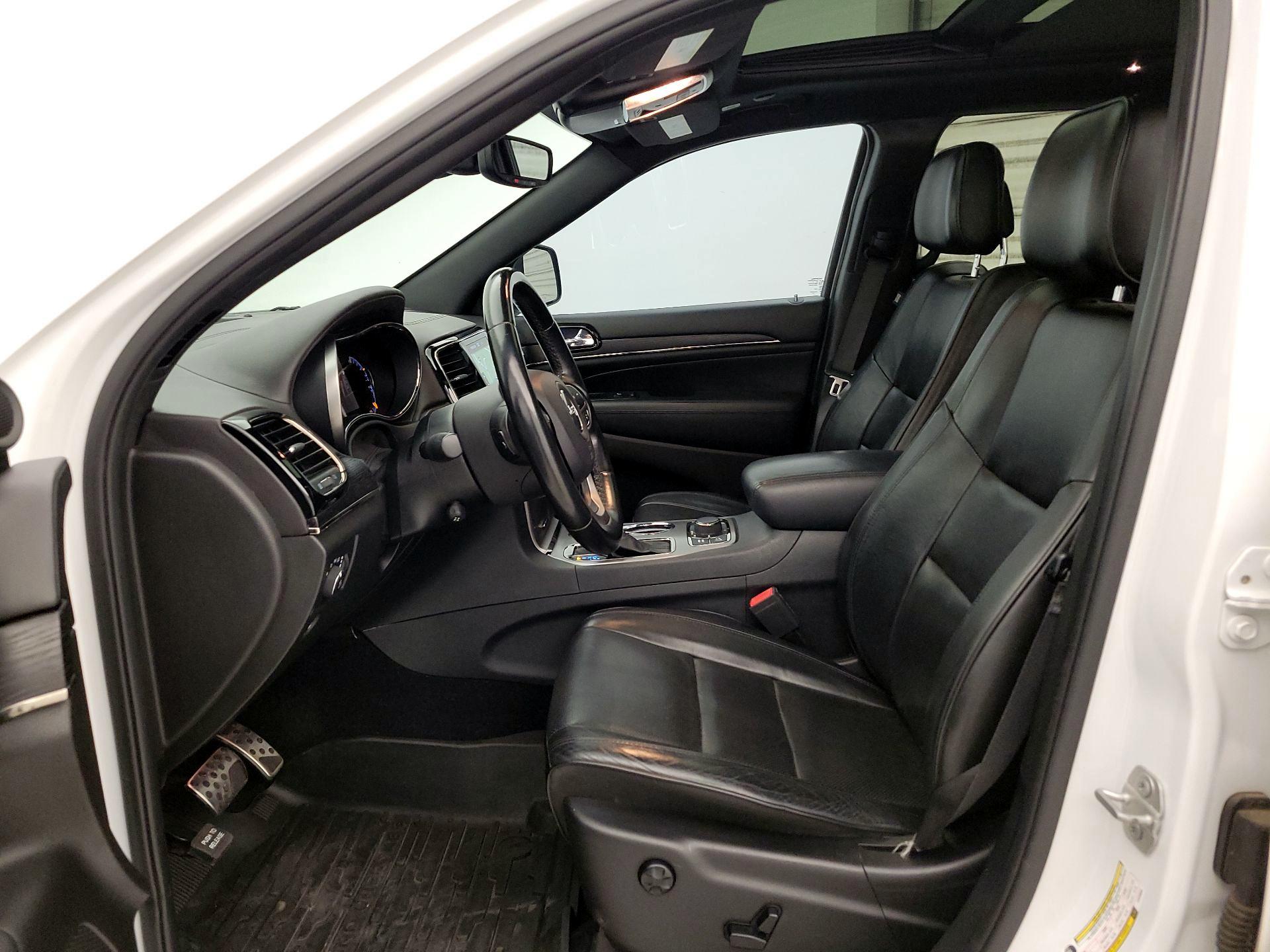 Thumbnail: 2020 Jeep Grand Cherokee - 11