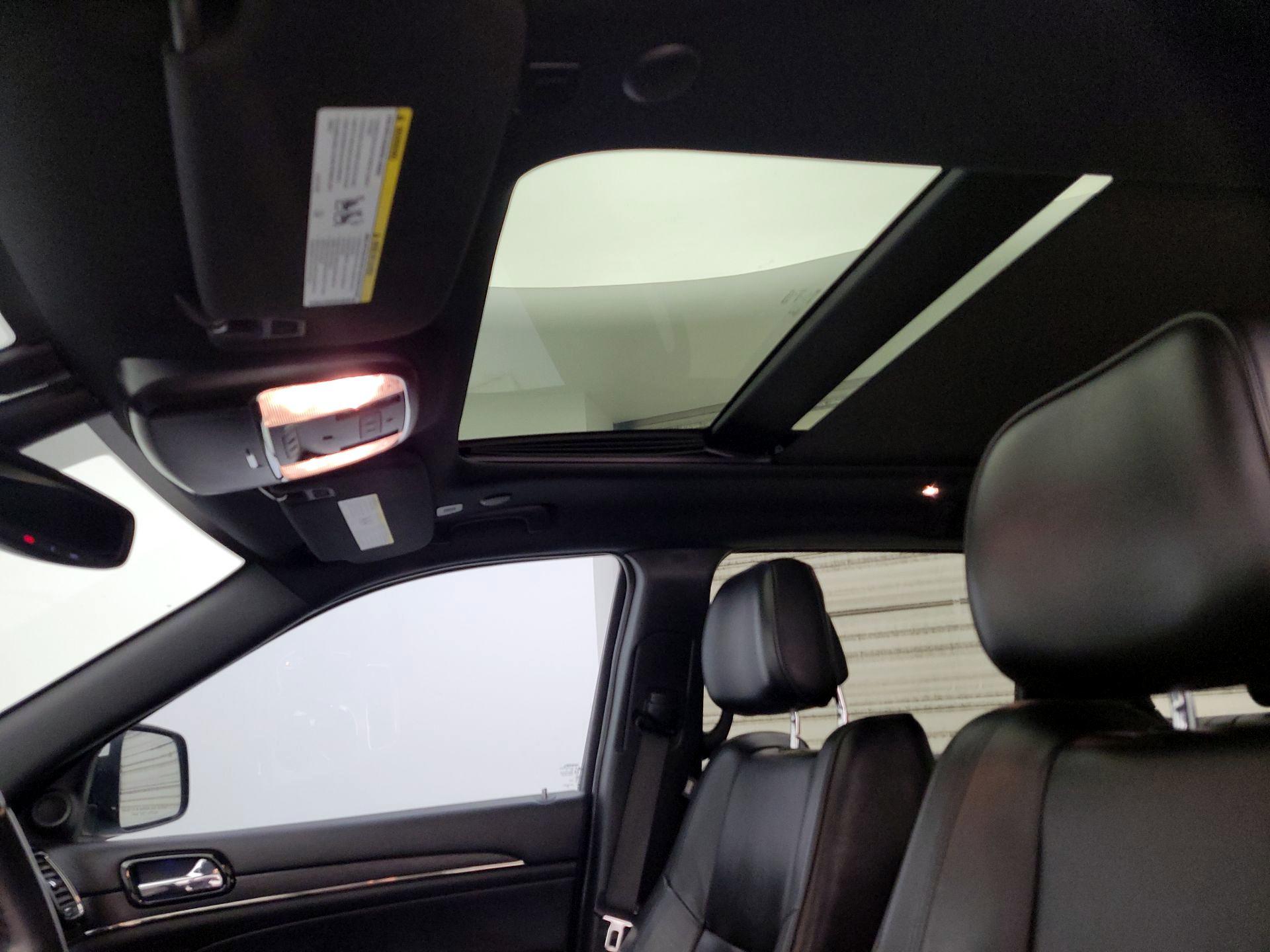 Thumbnail: 2020 Jeep Grand Cherokee - 20