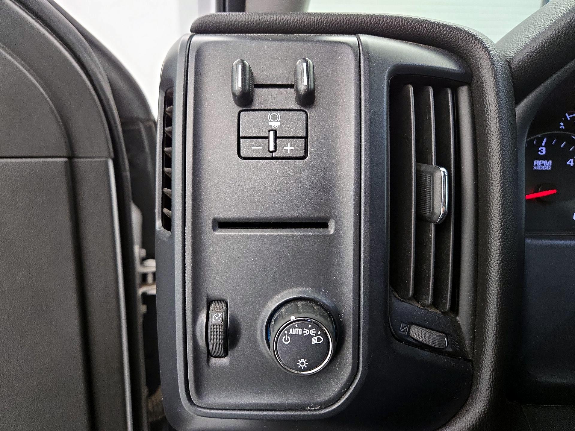 Thumbnail: 2018 Chevrolet Silverado 1500 - 13