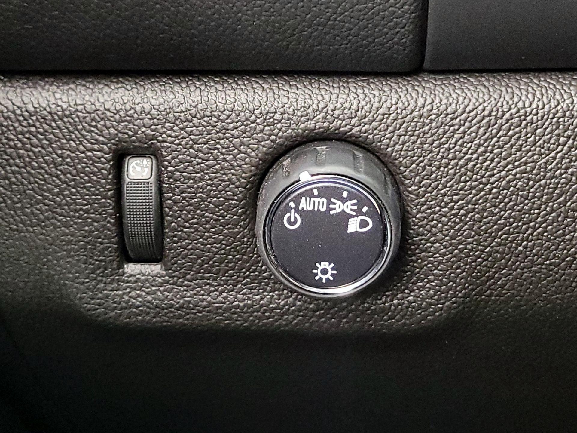 Thumbnail: 2022 Chevrolet Colorado - 13