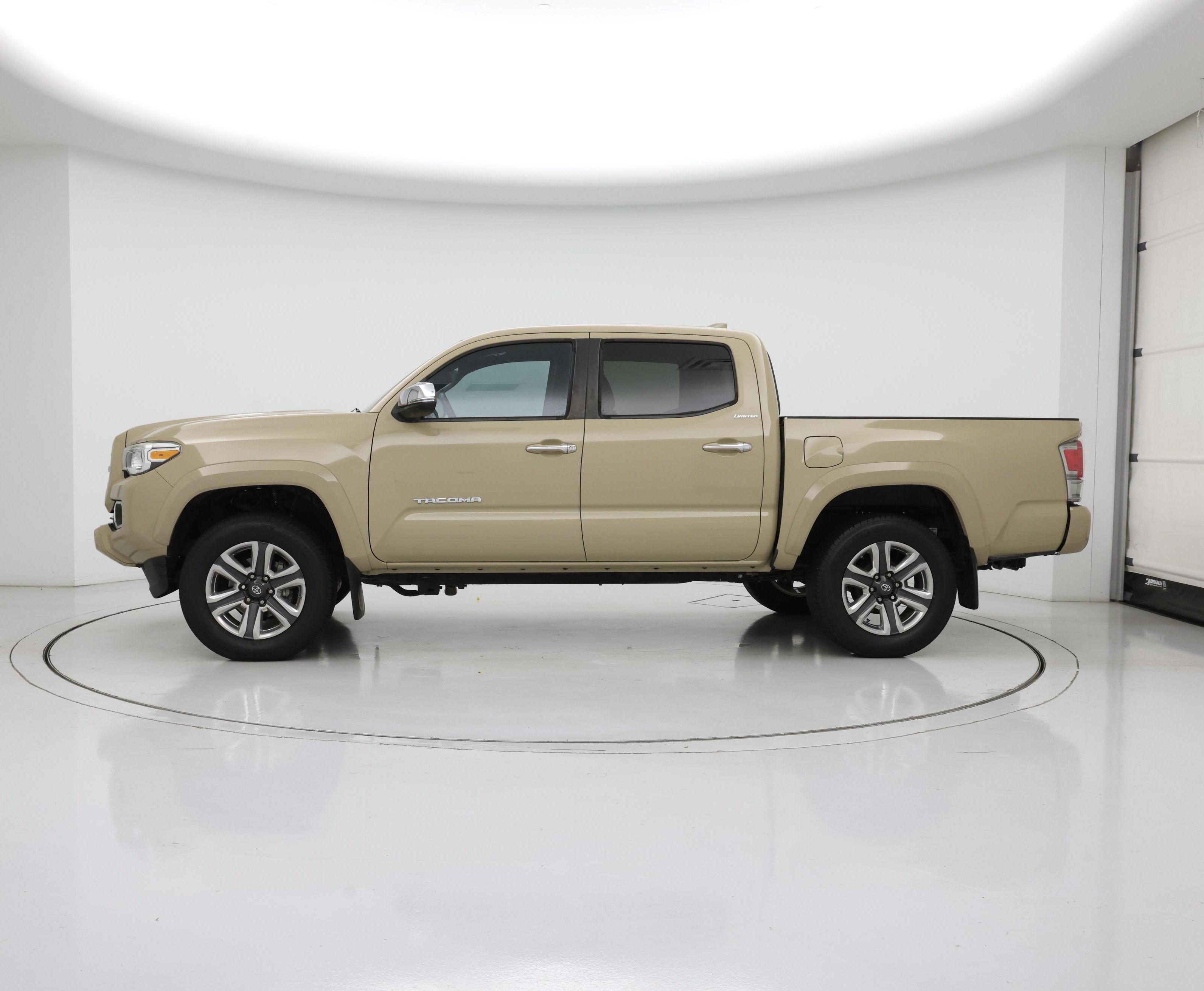 Thumbnail: 2018 Toyota Tacoma - 3