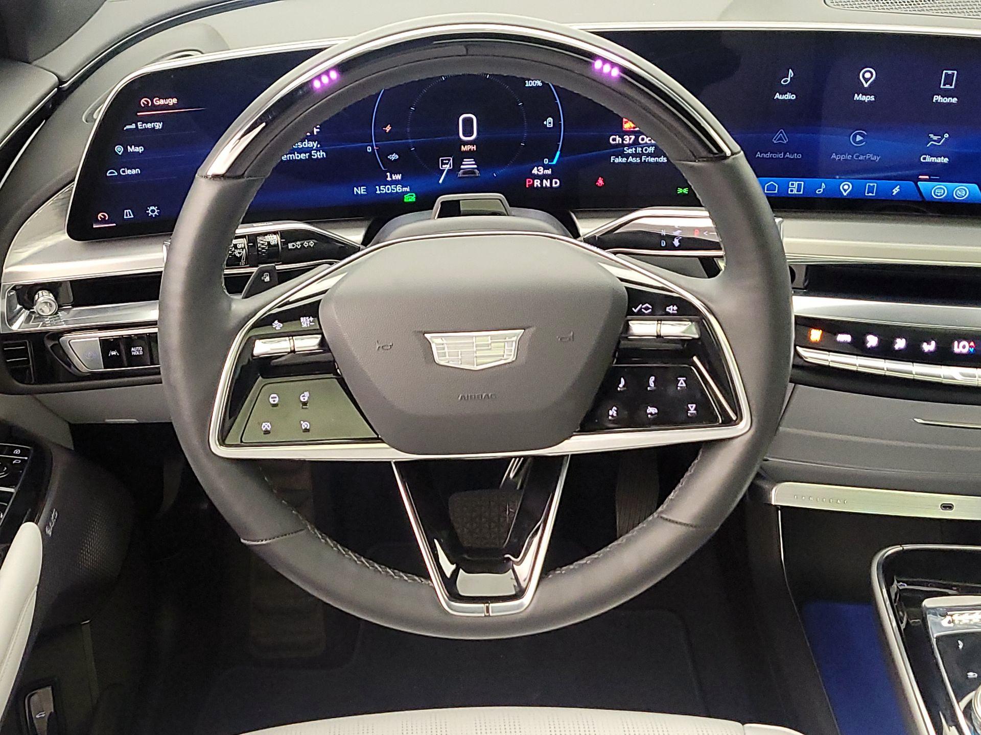 Thumbnail: 2023 Cadillac Lyriq - 10