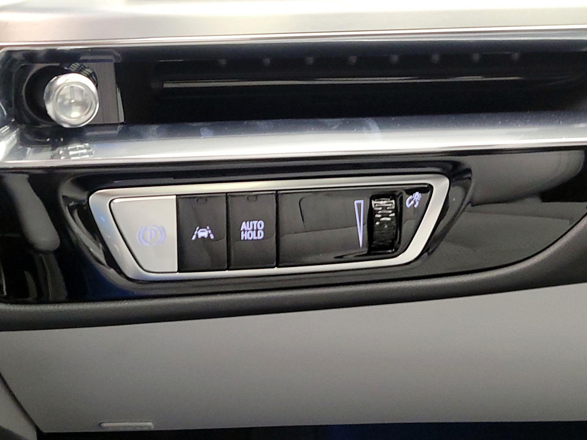 Thumbnail: 2023 Cadillac Lyriq - 13