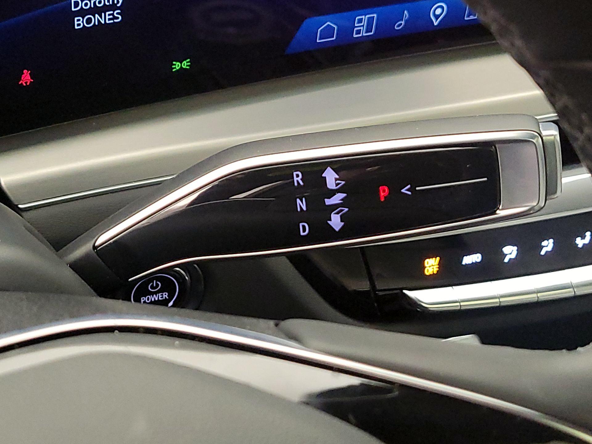 Thumbnail: 2023 Cadillac Lyriq - 17