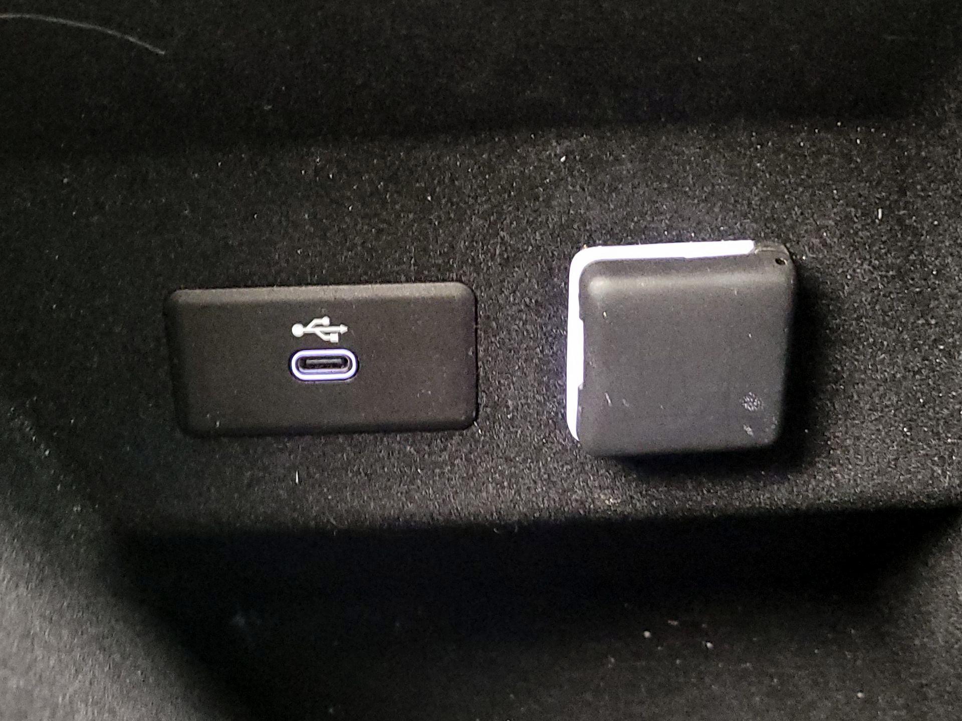 Thumbnail: 2023 Cadillac Lyriq - 18