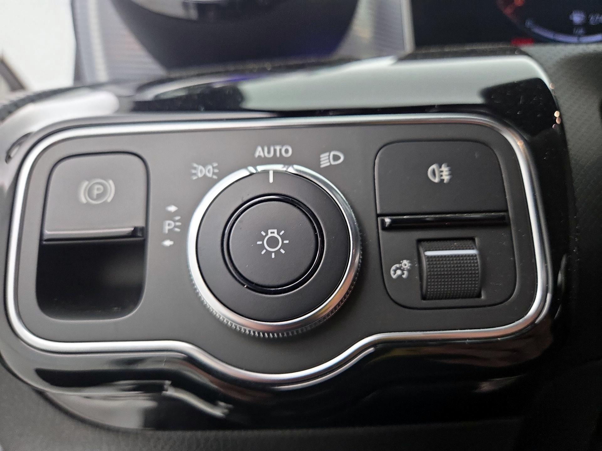 Thumbnail: 2019 Mercedes-Benz A-Class - 13