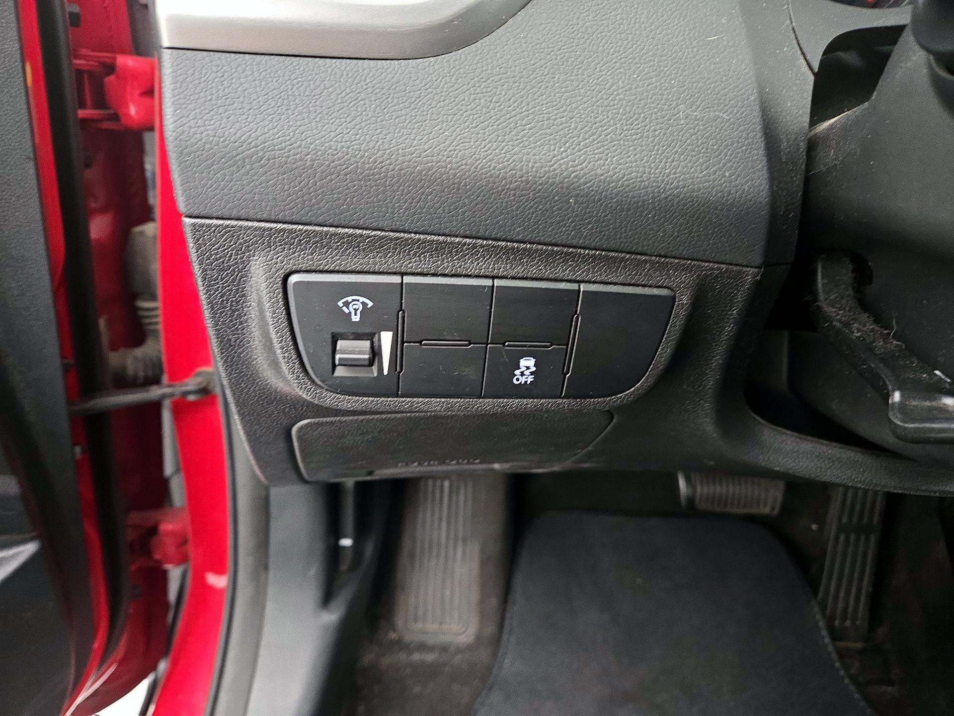 Thumbnail: 2017 Hyundai Veloster - 13