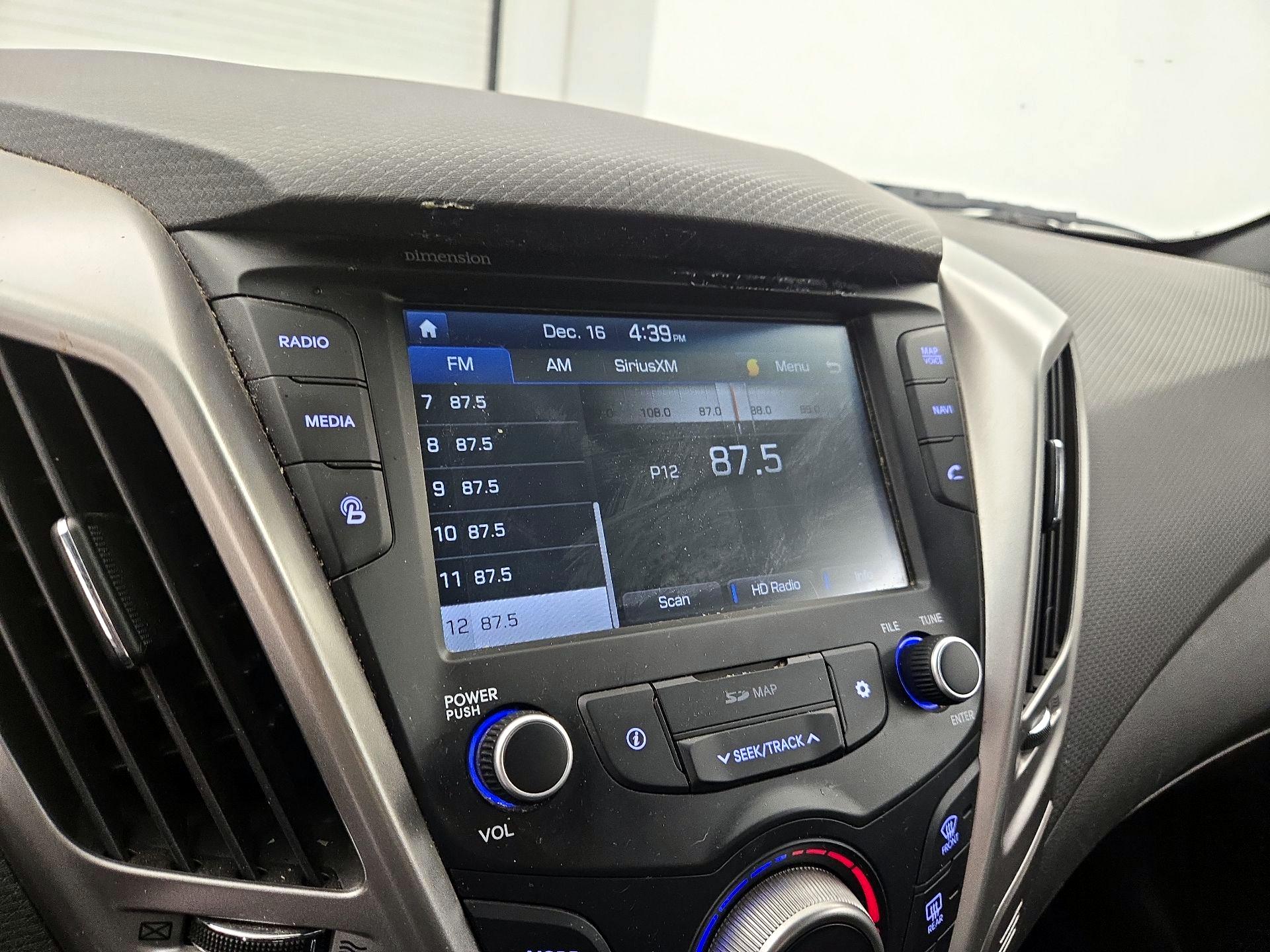 Thumbnail: 2017 Hyundai Veloster - 16