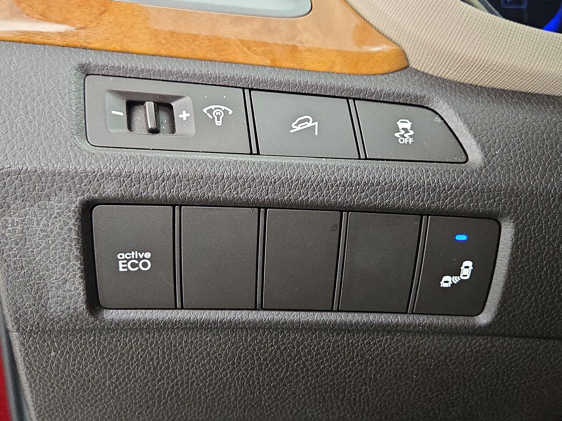 Thumbnail: 2014 Hyundai Santa Fe - 13