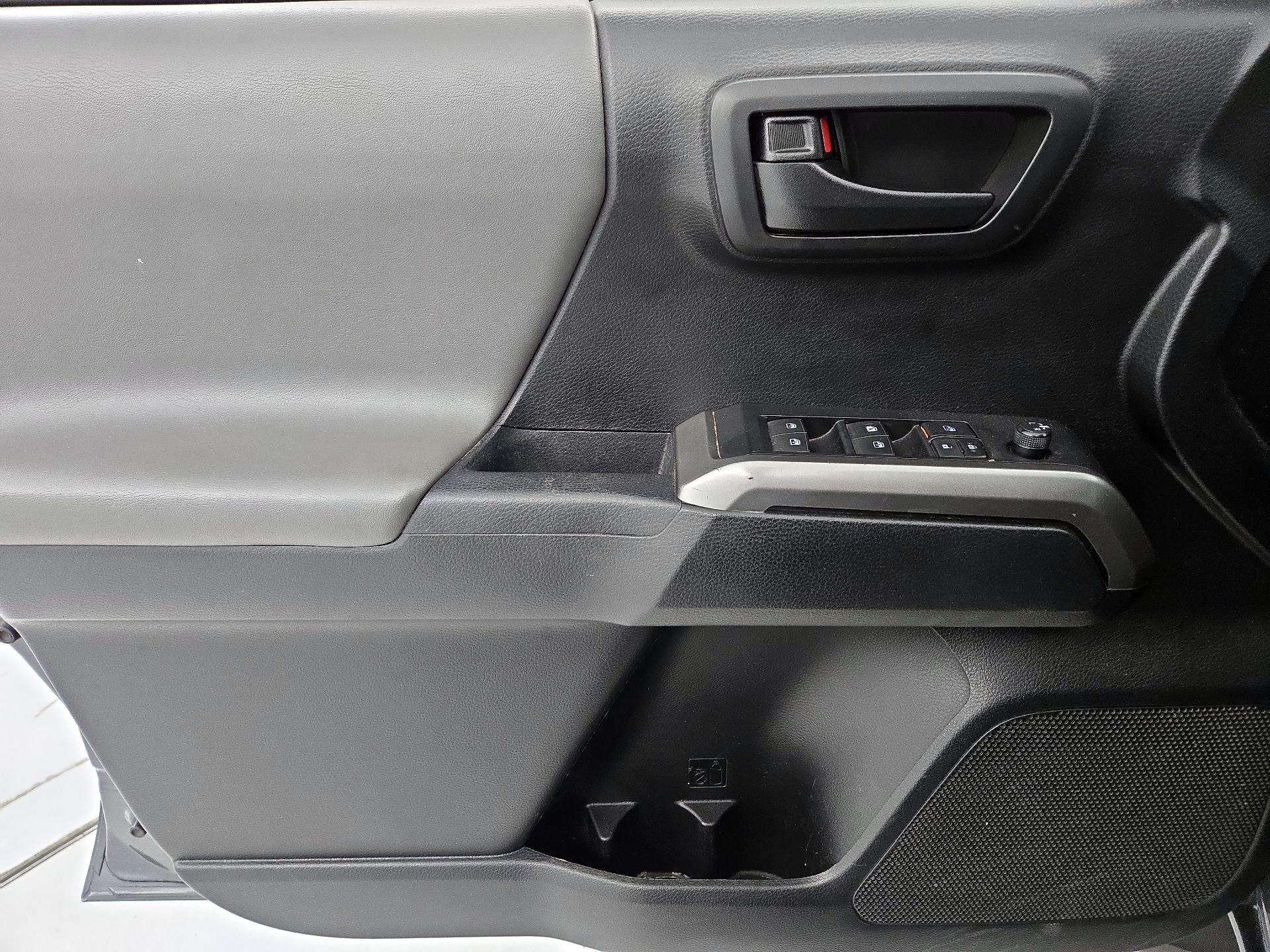 Thumbnail: 2019 Toyota Tacoma - 12