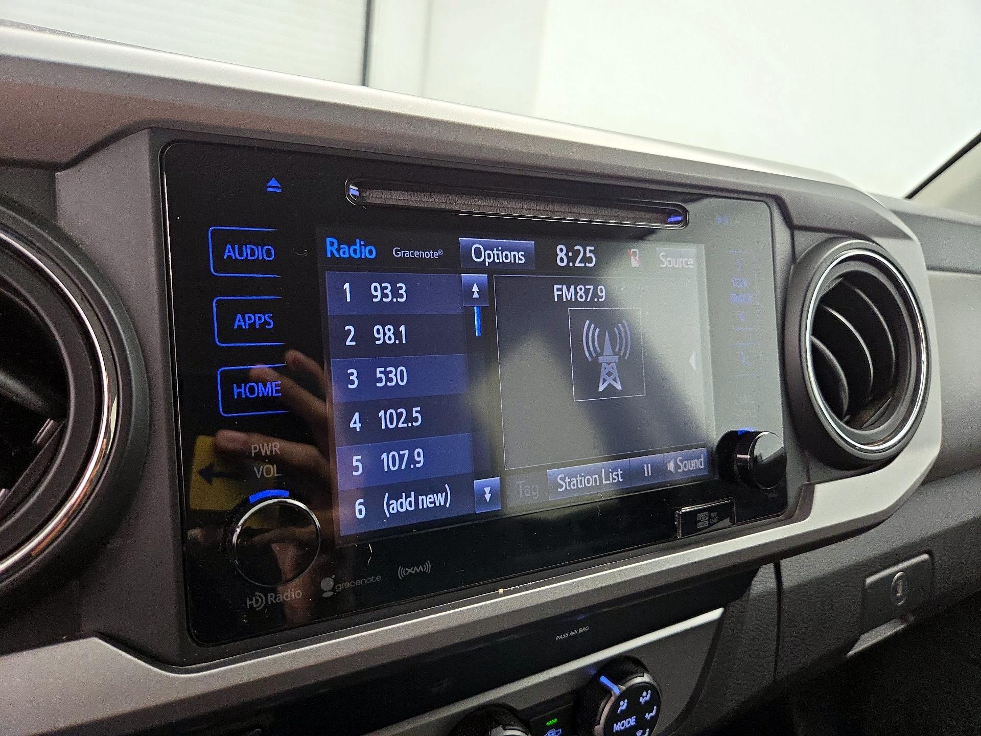 Thumbnail: 2019 Toyota Tacoma - 15