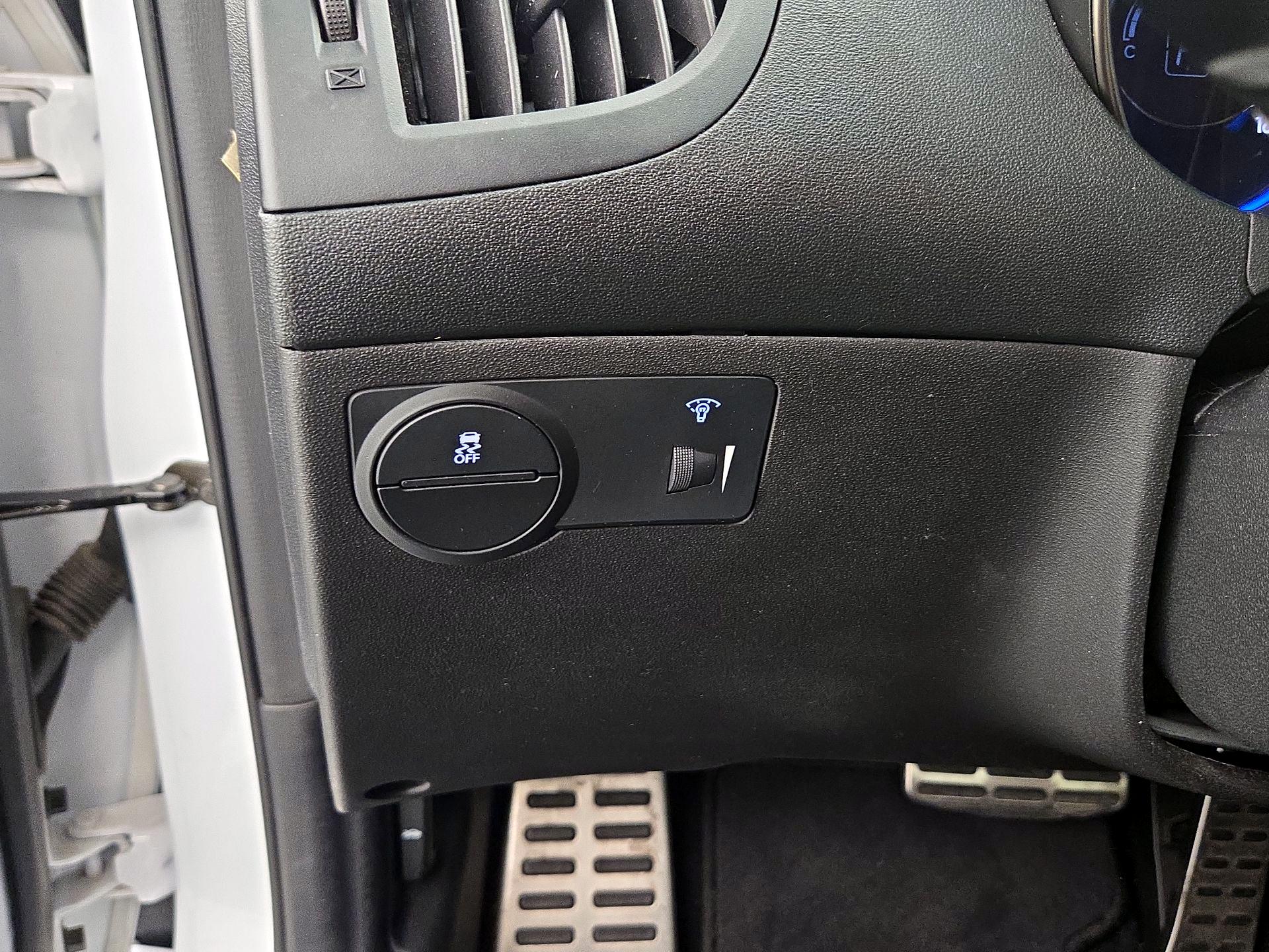 Thumbnail: 2015 Hyundai Genesis - 13