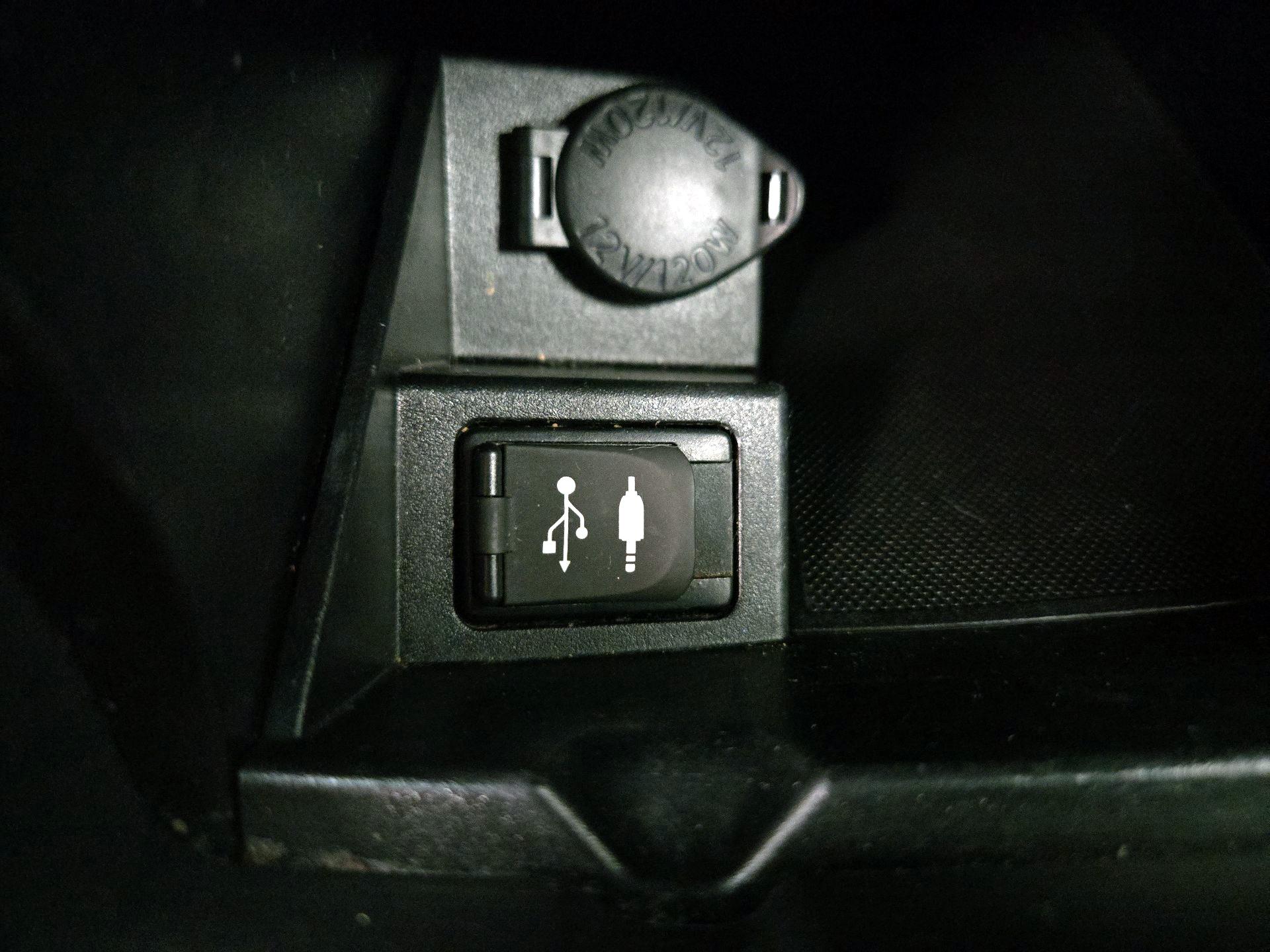 Thumbnail: 2016 Toyota Camry - 18