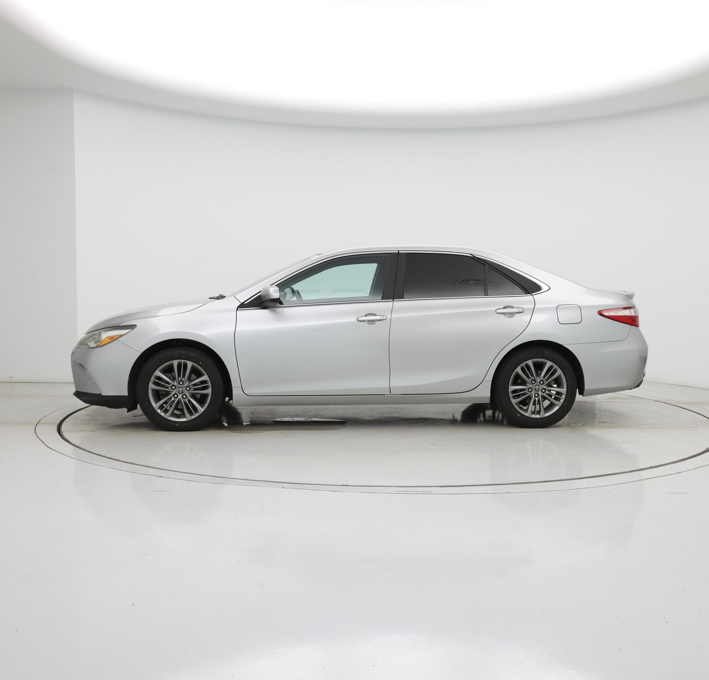 Thumbnail: 2016 Toyota Camry - 3