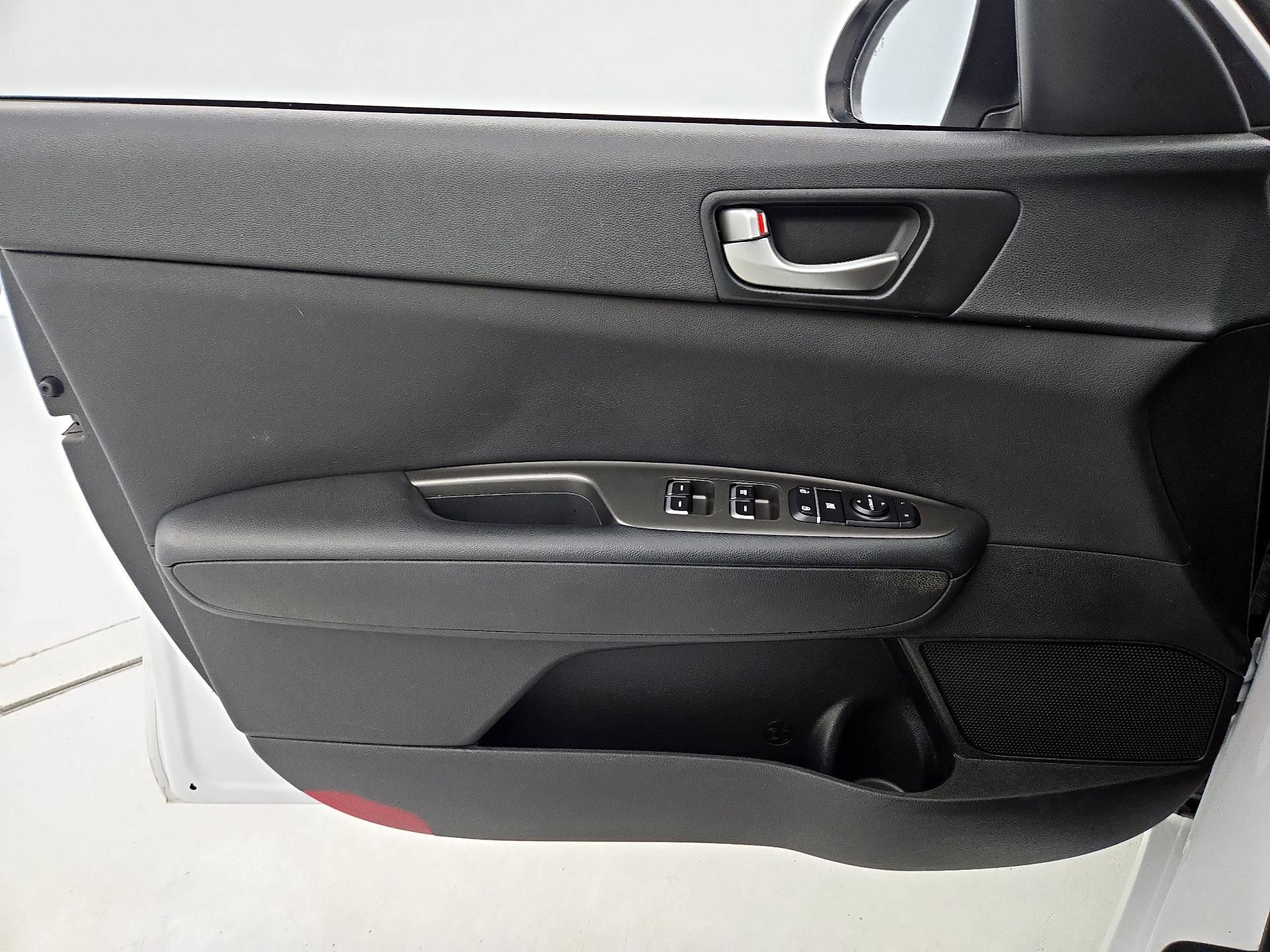 Thumbnail: 2020 Kia Optima - 12