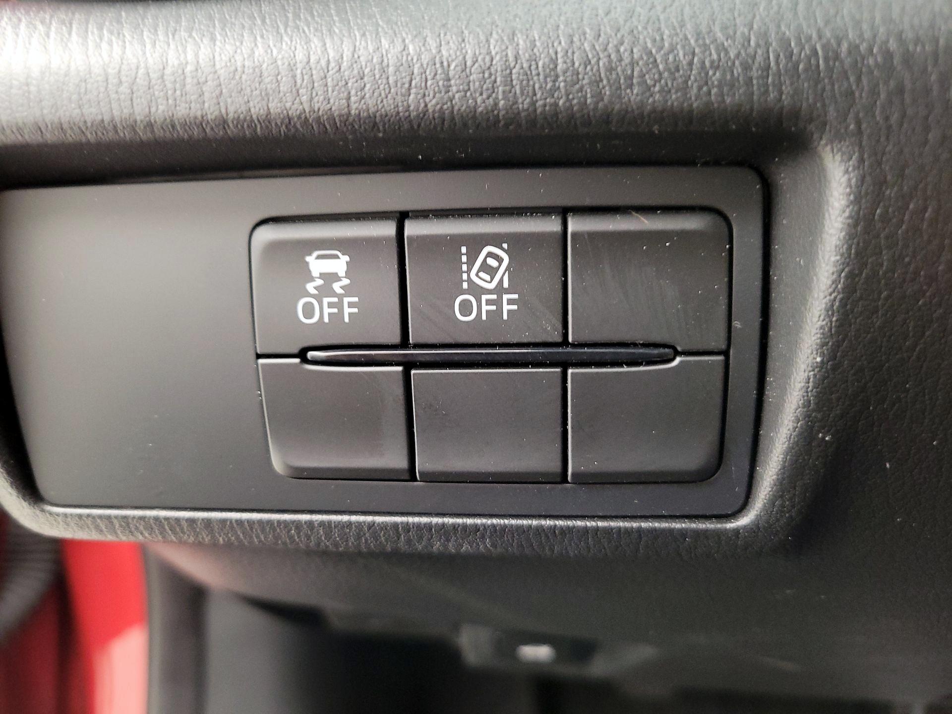 Thumbnail: 2023 Mazda MX-5 Miata - 13