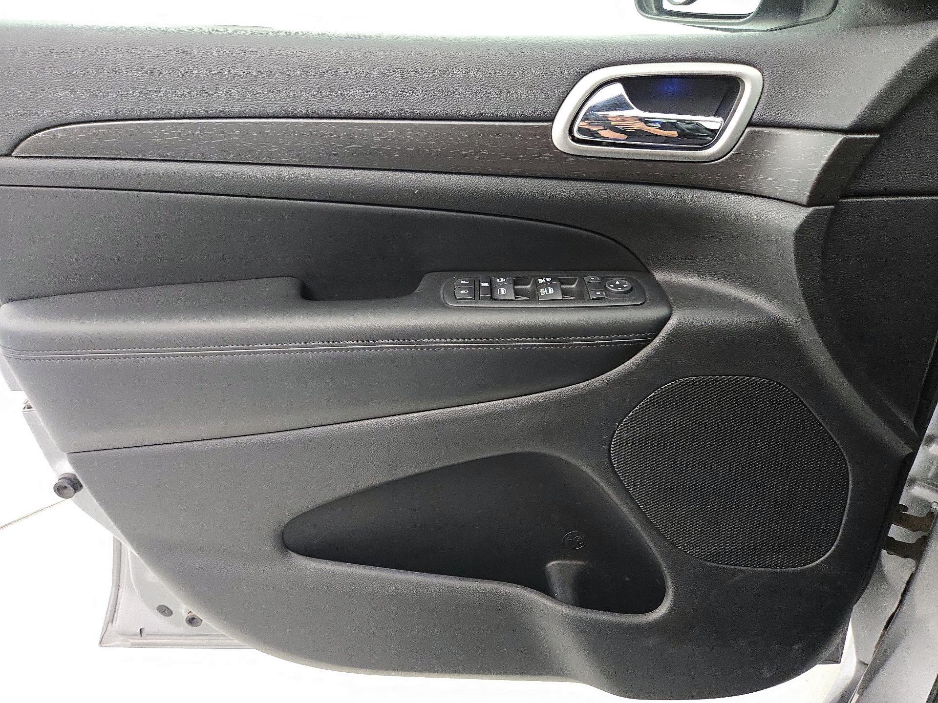 Thumbnail: 2017 Jeep Grand Cherokee - 12