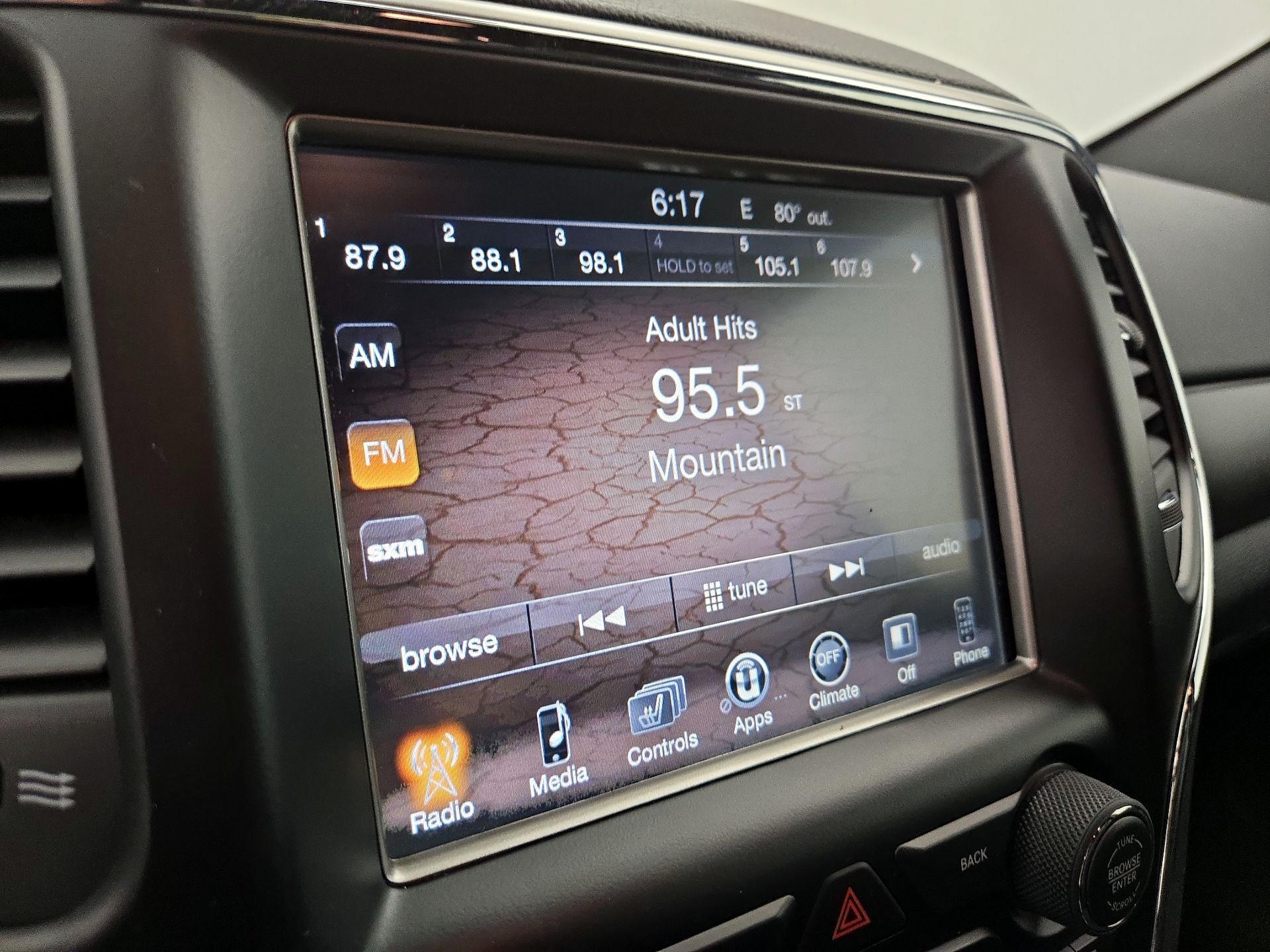 Thumbnail: 2017 Jeep Grand Cherokee - 15