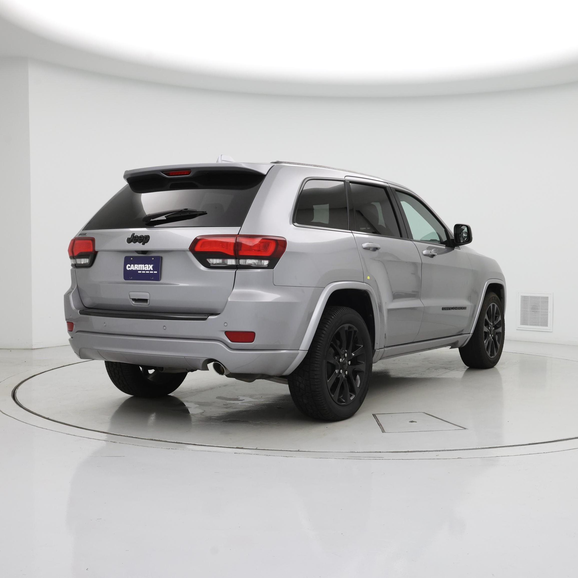 Thumbnail: 2017 Jeep Grand Cherokee - 8