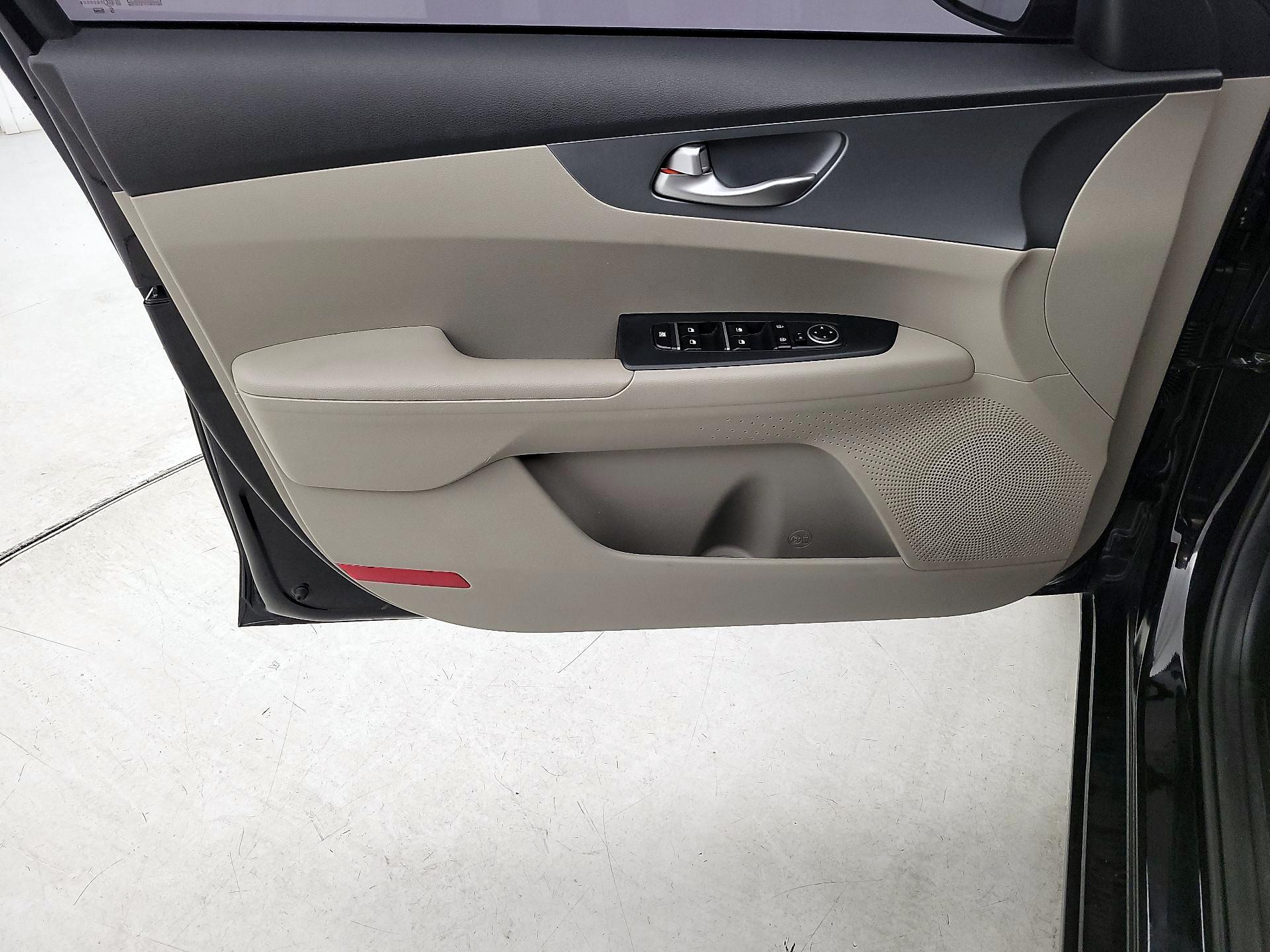 Thumbnail: 2021 Kia Forte - 12