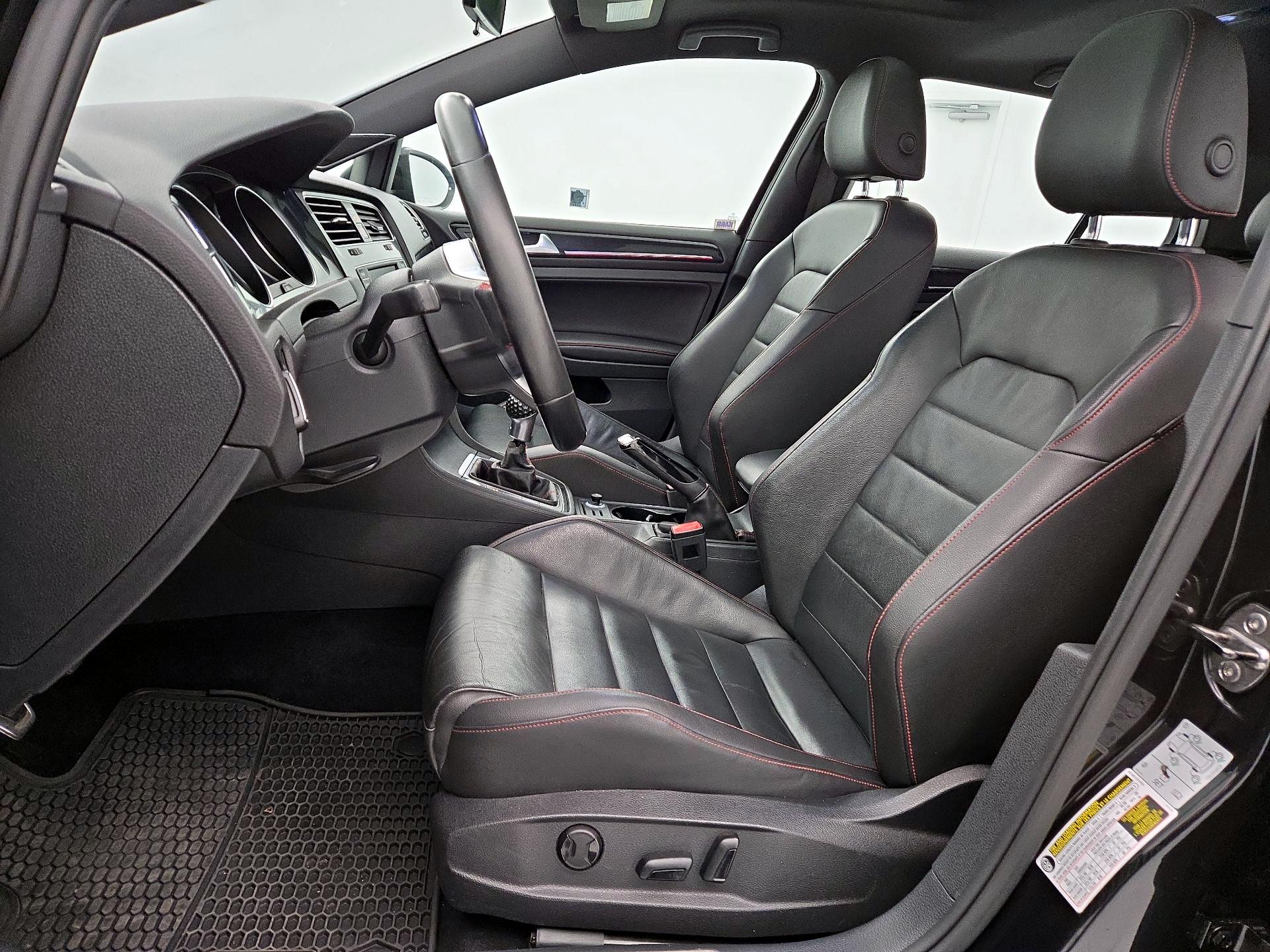 Thumbnail: 2016 Volkswagen Golf - 11