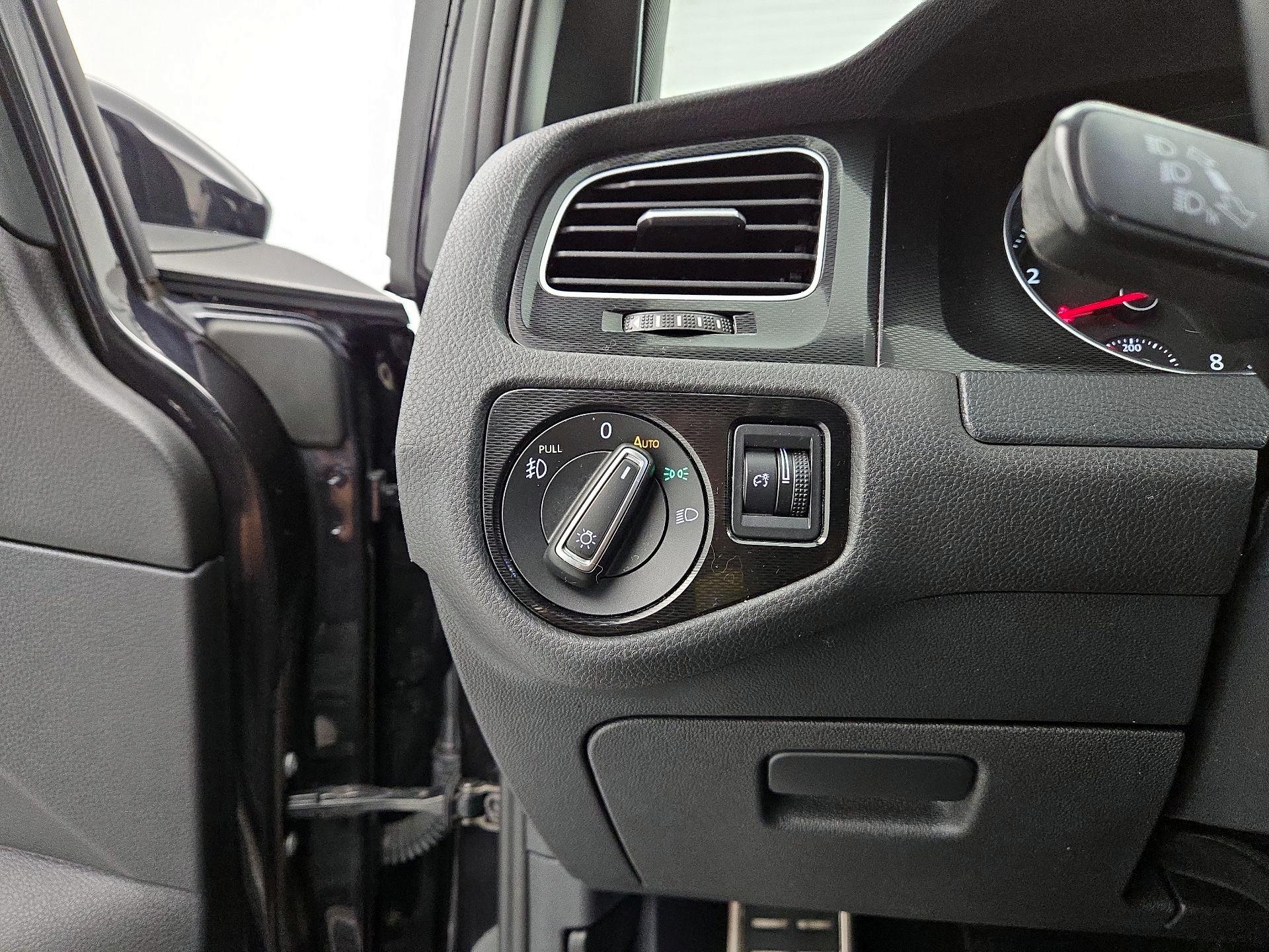 Thumbnail: 2016 Volkswagen Golf - 13