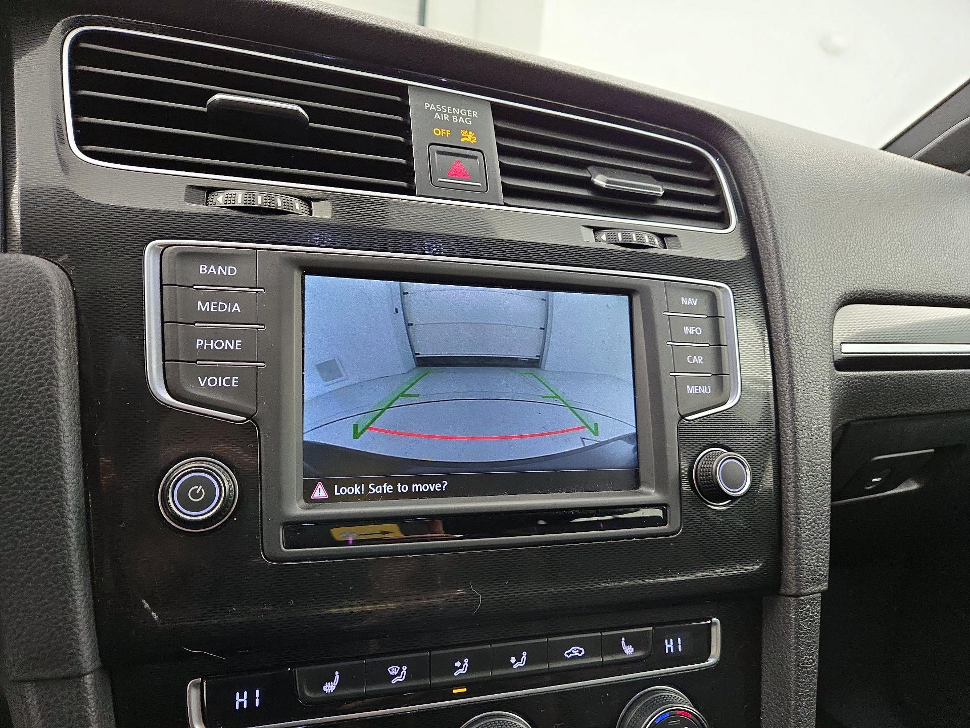 Thumbnail: 2016 Volkswagen Golf - 15