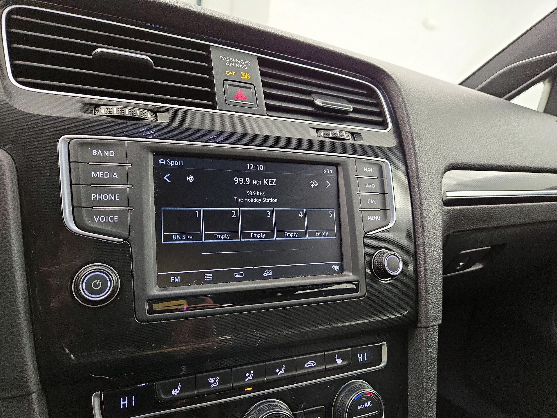 Thumbnail: 2016 Volkswagen Golf - 16