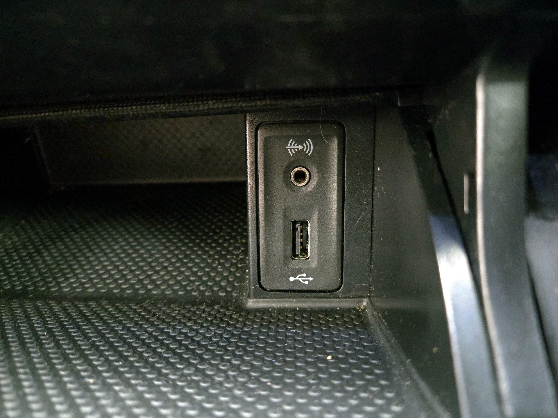 Thumbnail: 2016 Volkswagen Golf - 19