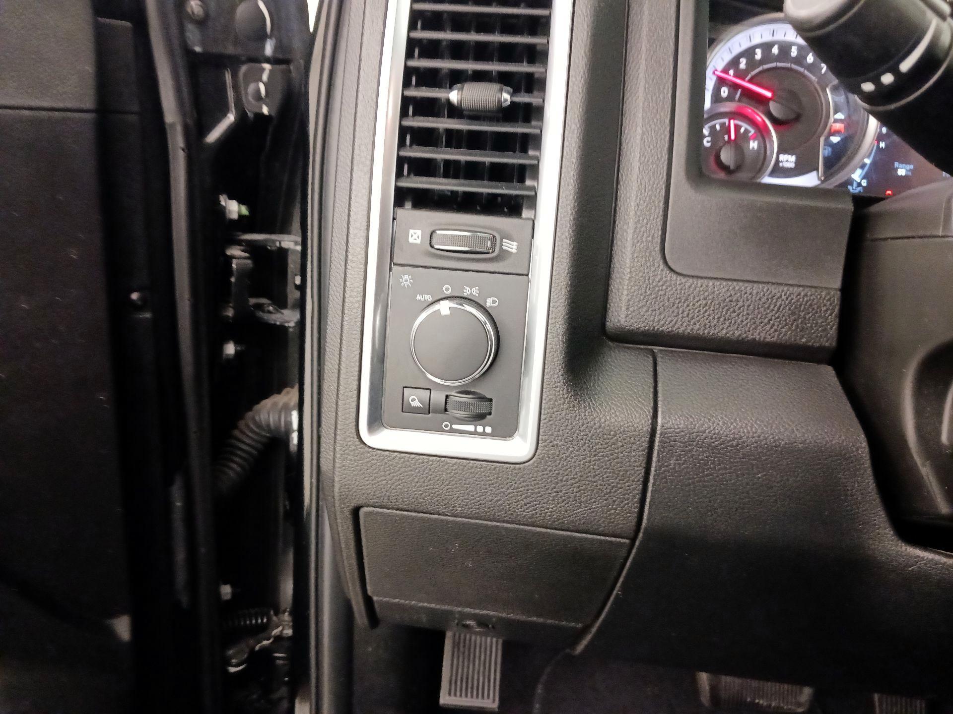 Thumbnail: 2022 RAM 1500 Classic - 13