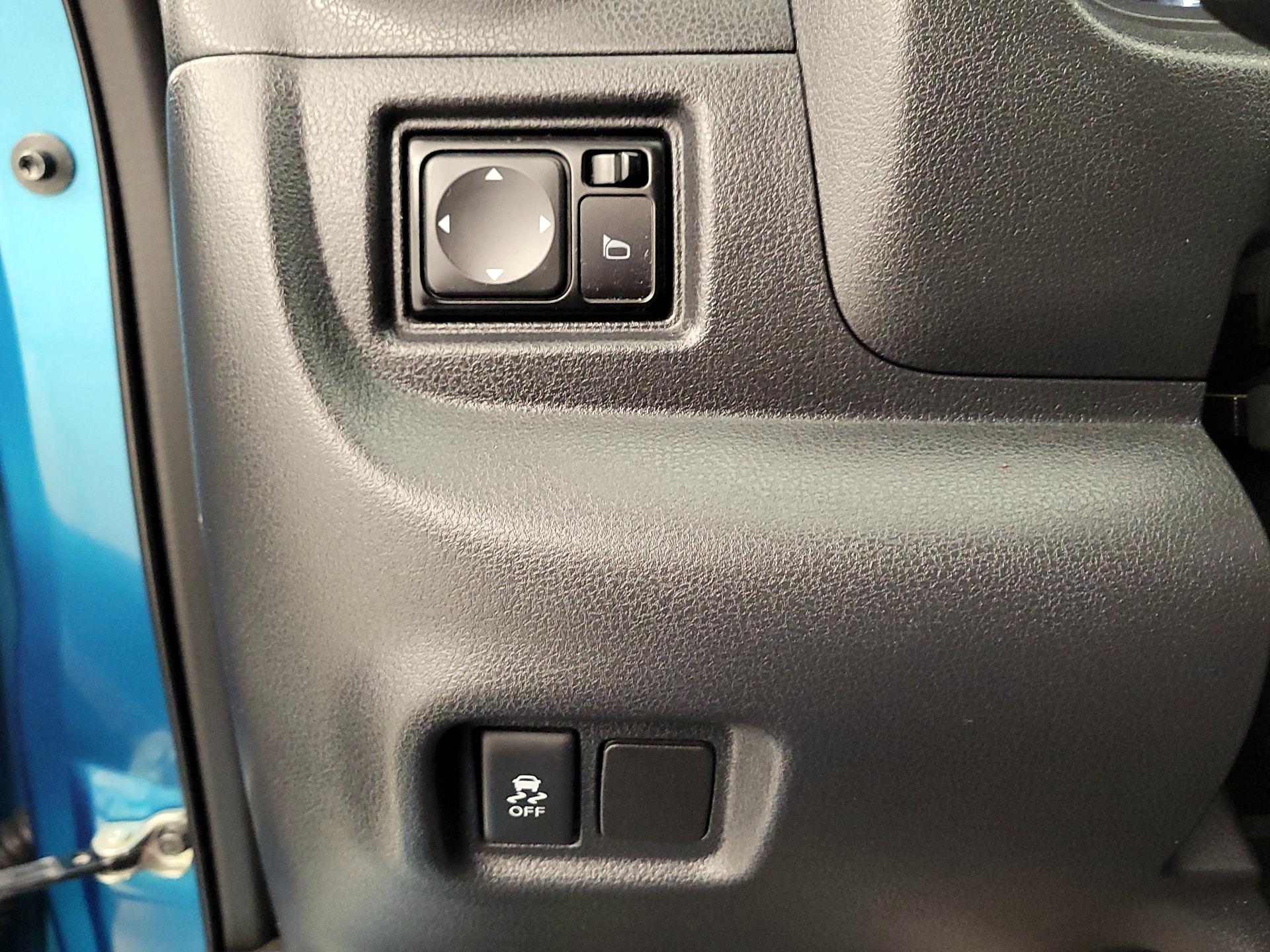 Thumbnail: 2015 Nissan Versa Note - 13