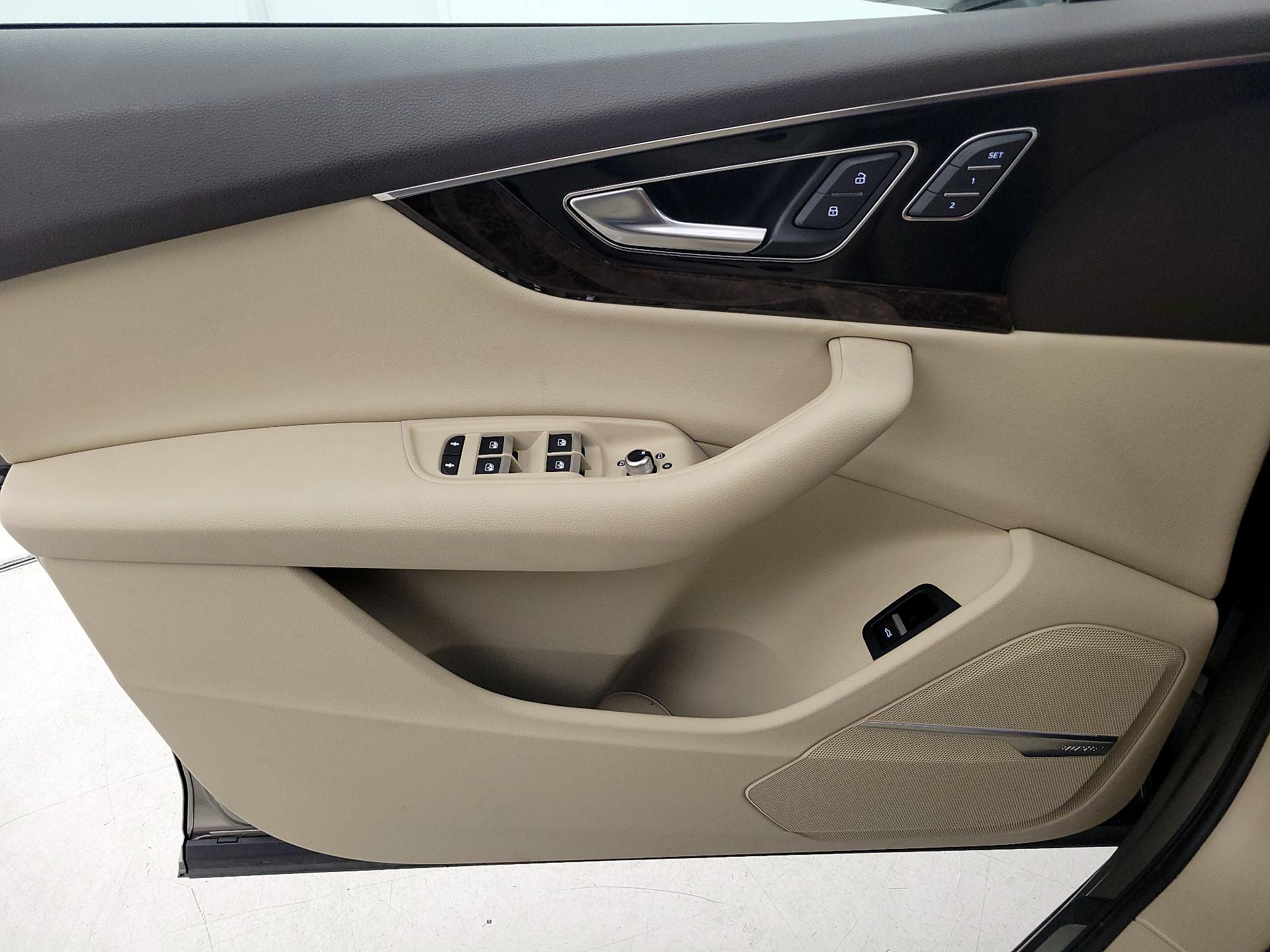 Thumbnail: 2017 Audi Q7 - 12