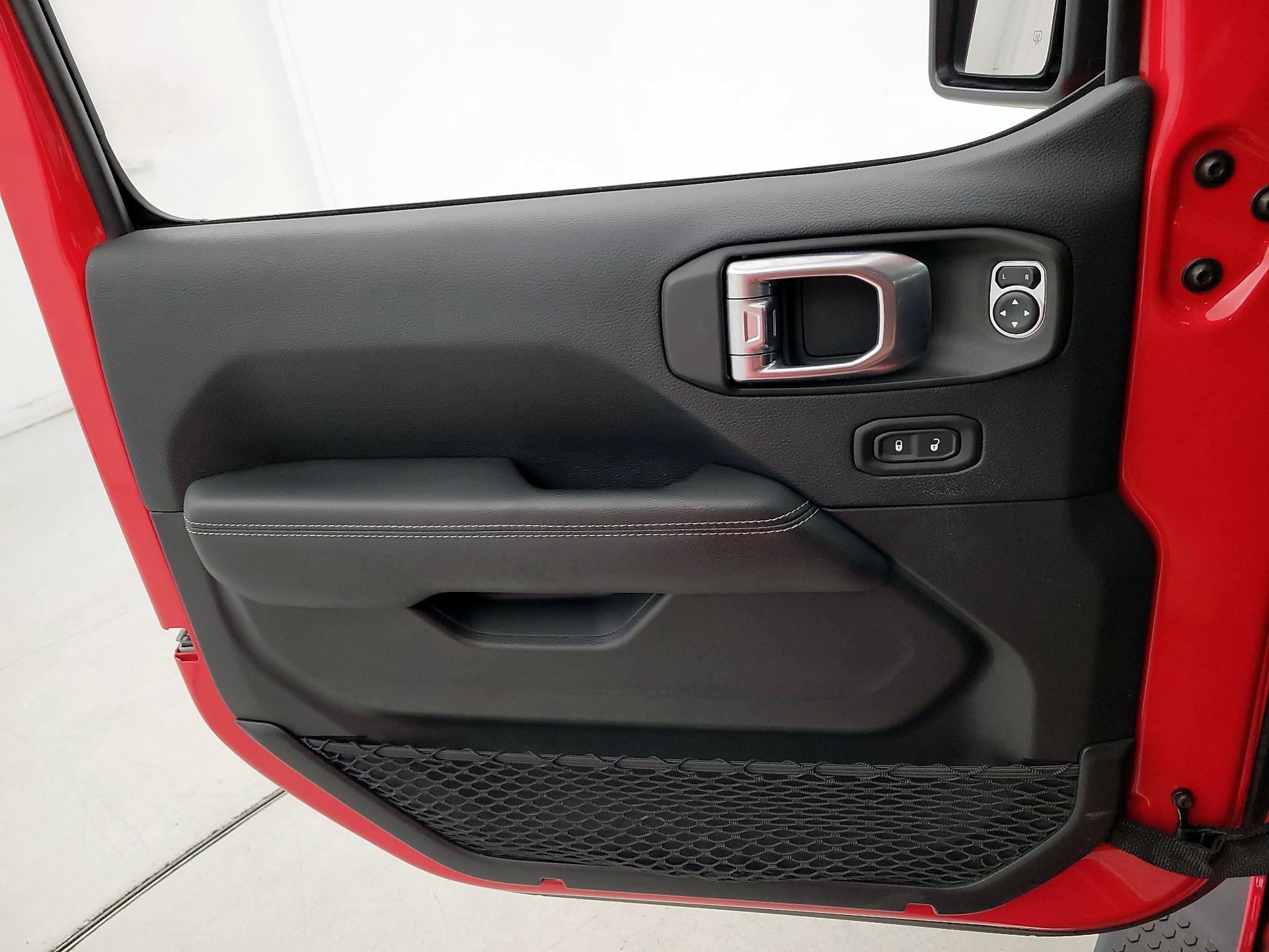 Thumbnail: 2019 Jeep Wrangler - 12