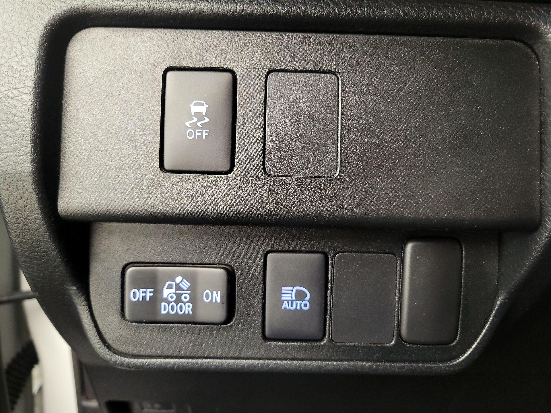 Thumbnail: 2020 Toyota Tacoma - 13