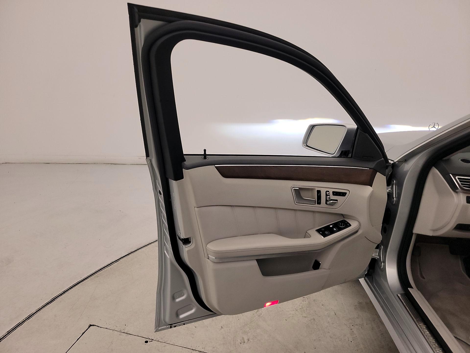 Thumbnail: 2015 Mercedes-Benz E-Class - 12