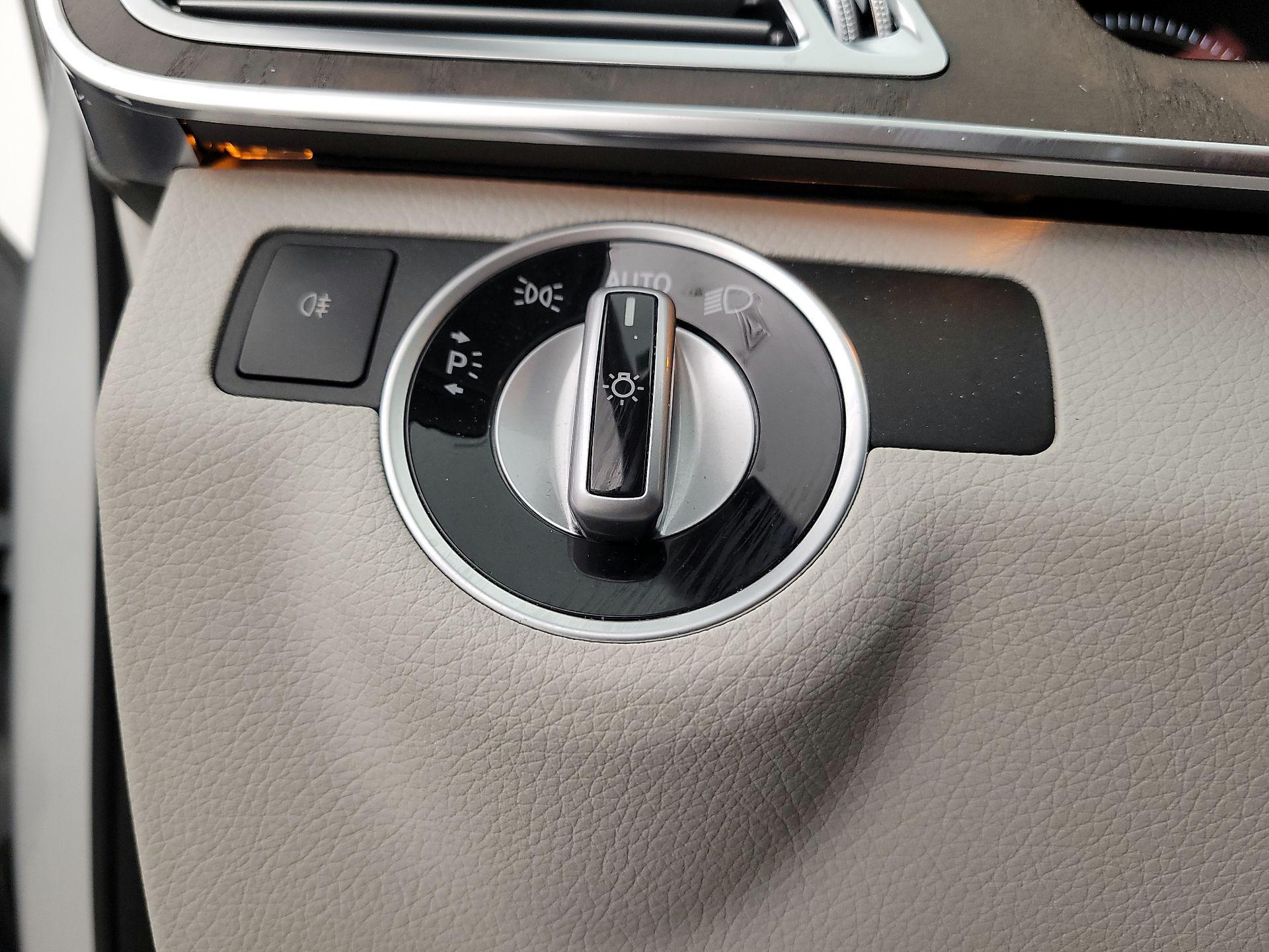 Thumbnail: 2015 Mercedes-Benz E-Class - 13